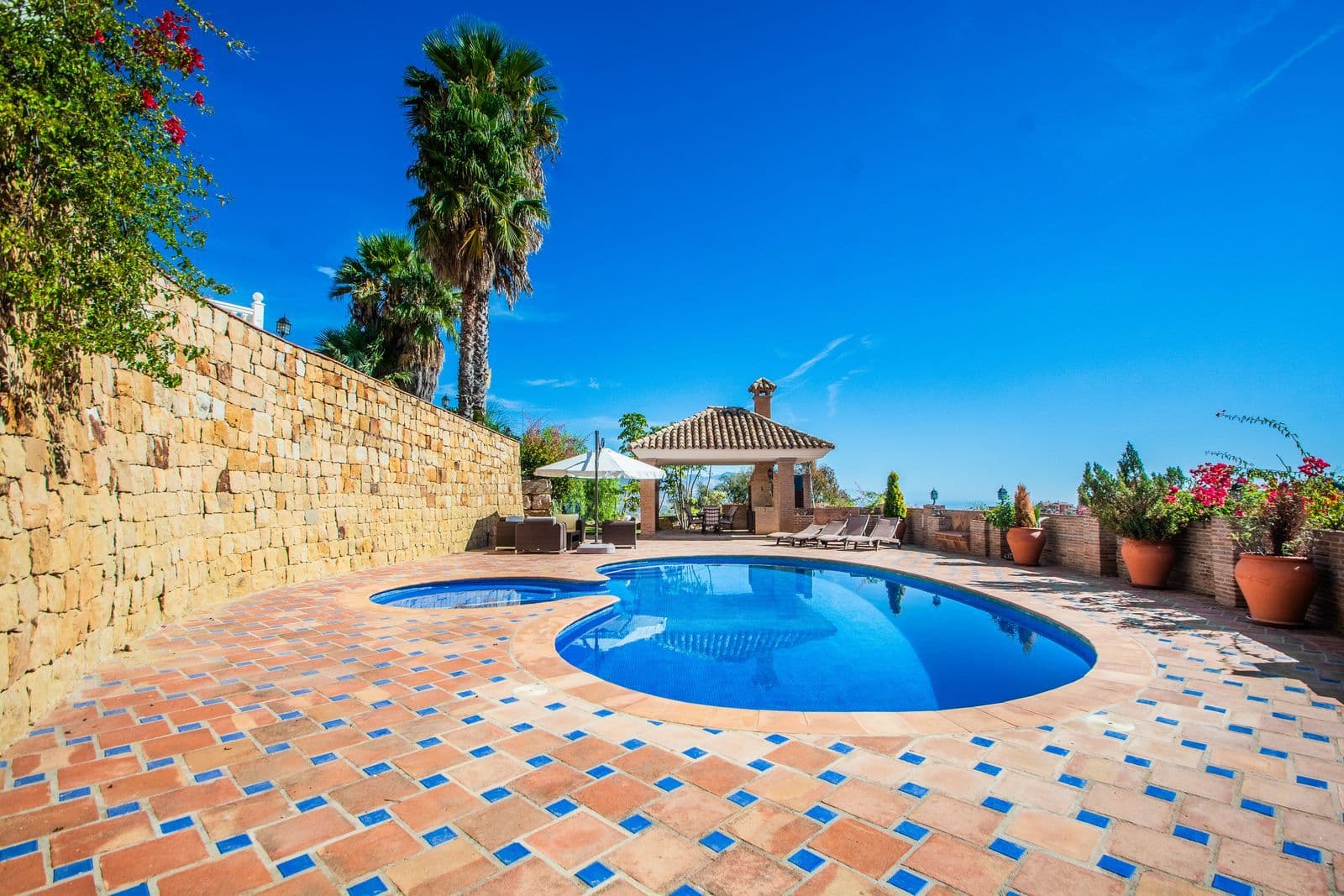 Detached Villa in La Mairena, Marbella East