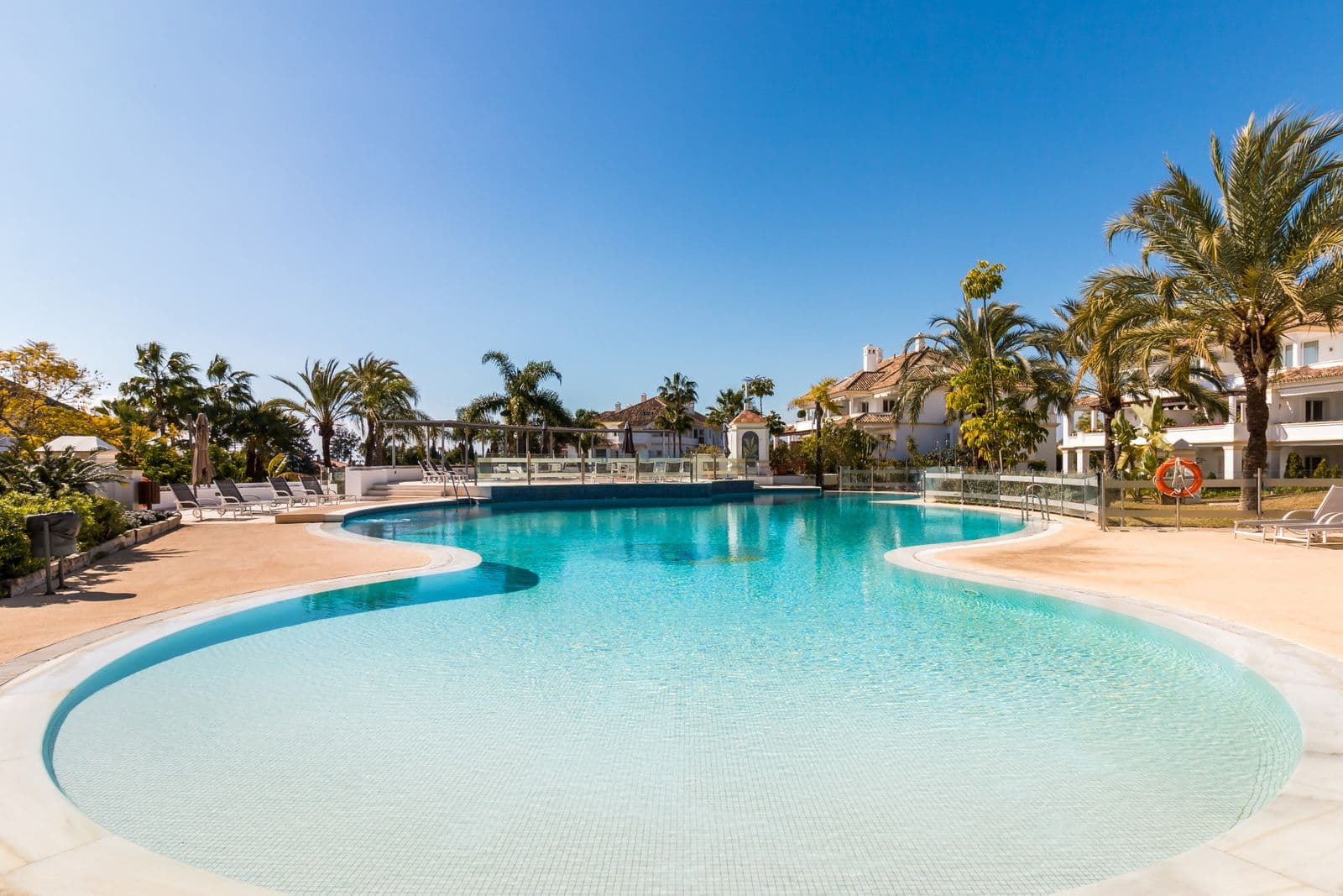 Middle Floor Apartment in The Golden Mile, Marbella