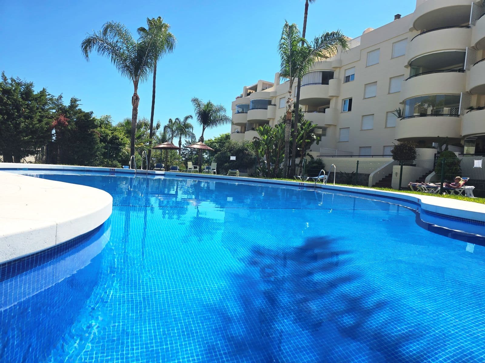 Middle Floor Apartment in The Golden Mile, Marbella