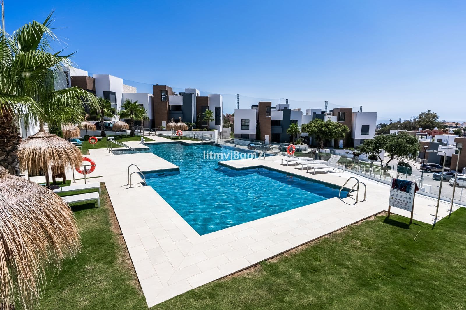 Middle Floor Apartment in Cabopino, Marbella East