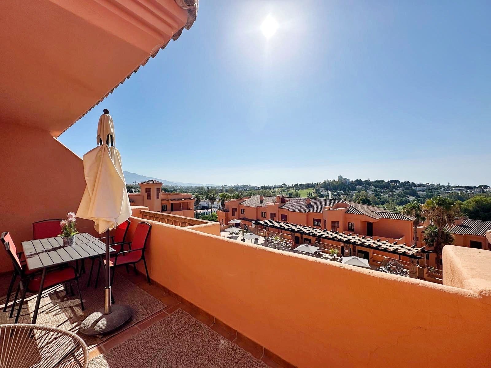 Middle Floor Apartment in El Paraiso, Estepona