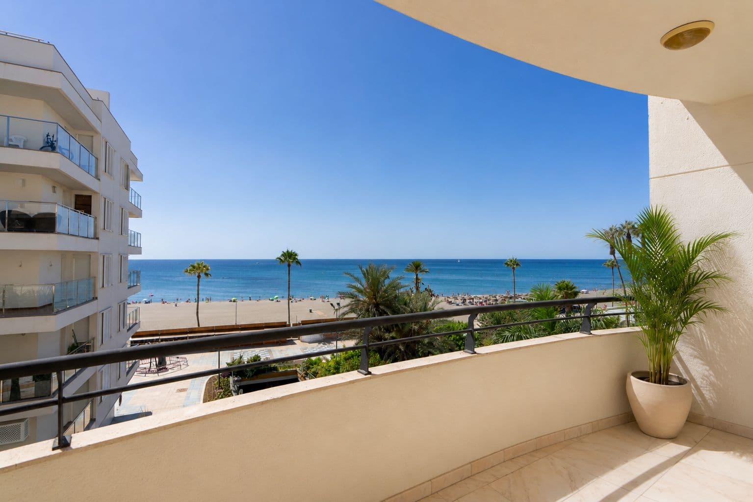 Middle Floor Apartment in Estepona, Estepona