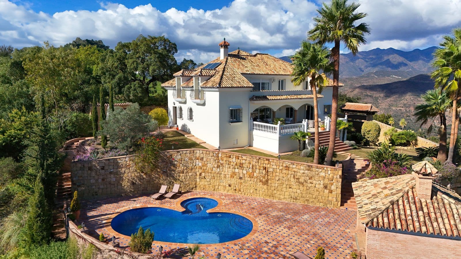 Detached Villa in La Mairena, Marbella East