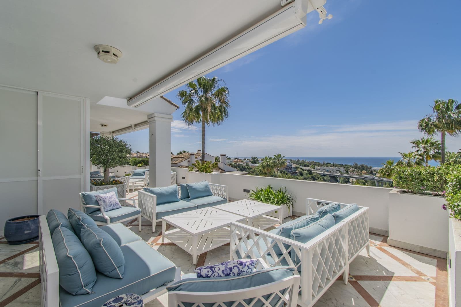Middle Floor Apartment in Sierra Blanca, Marbella