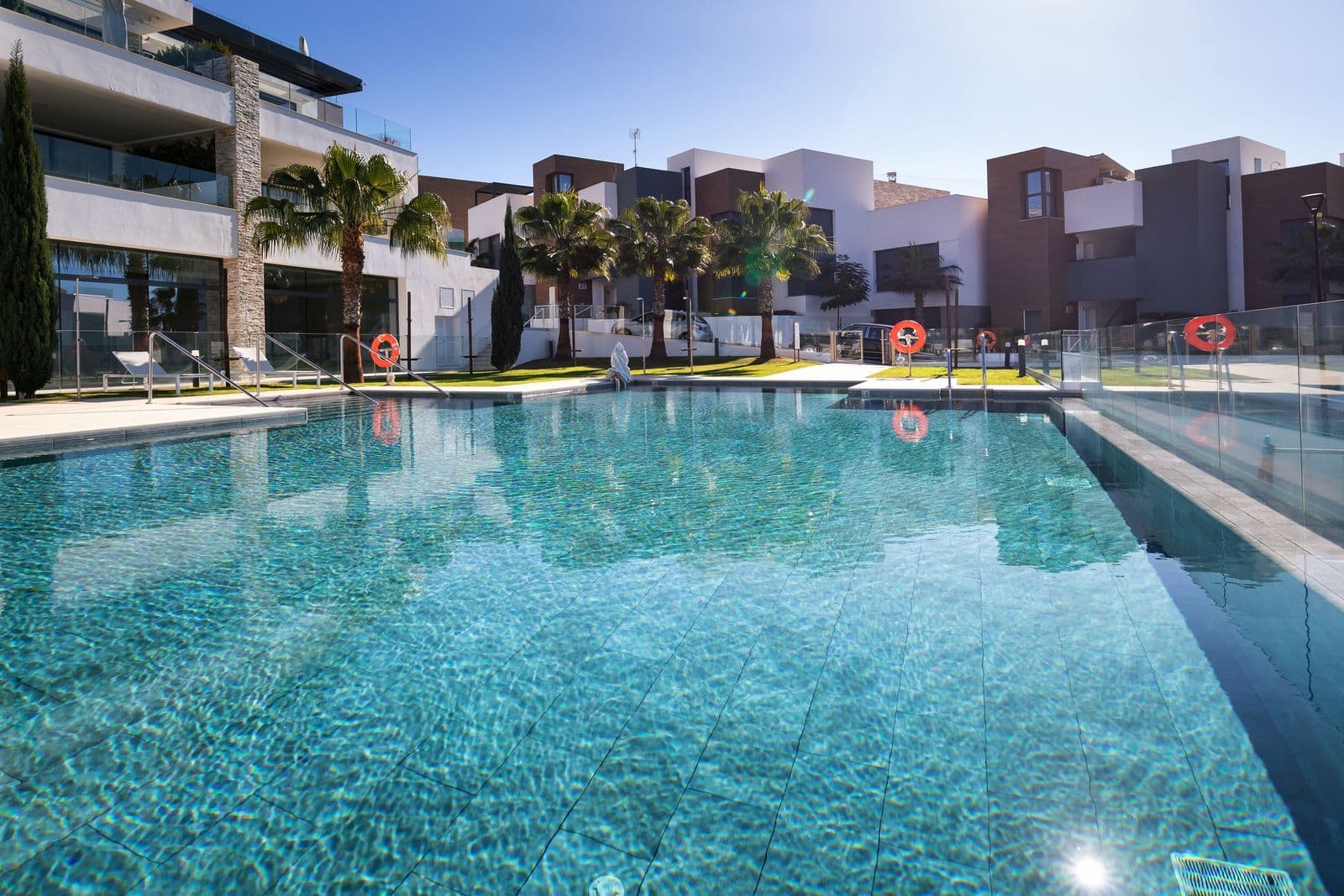 Middle Floor Apartment in Cabopino, Marbella East