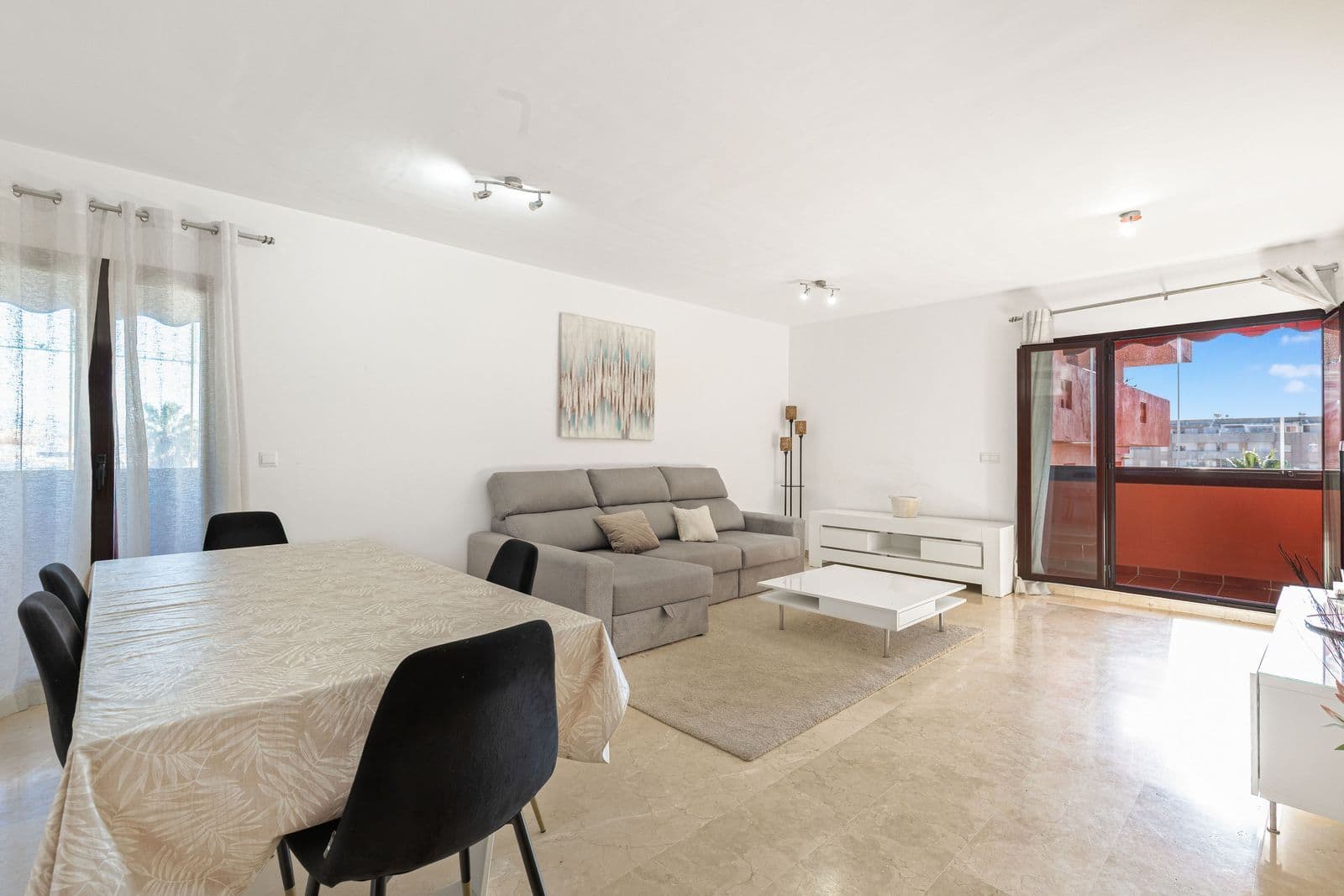 Middle Floor Apartment in Estepona, Estepona
