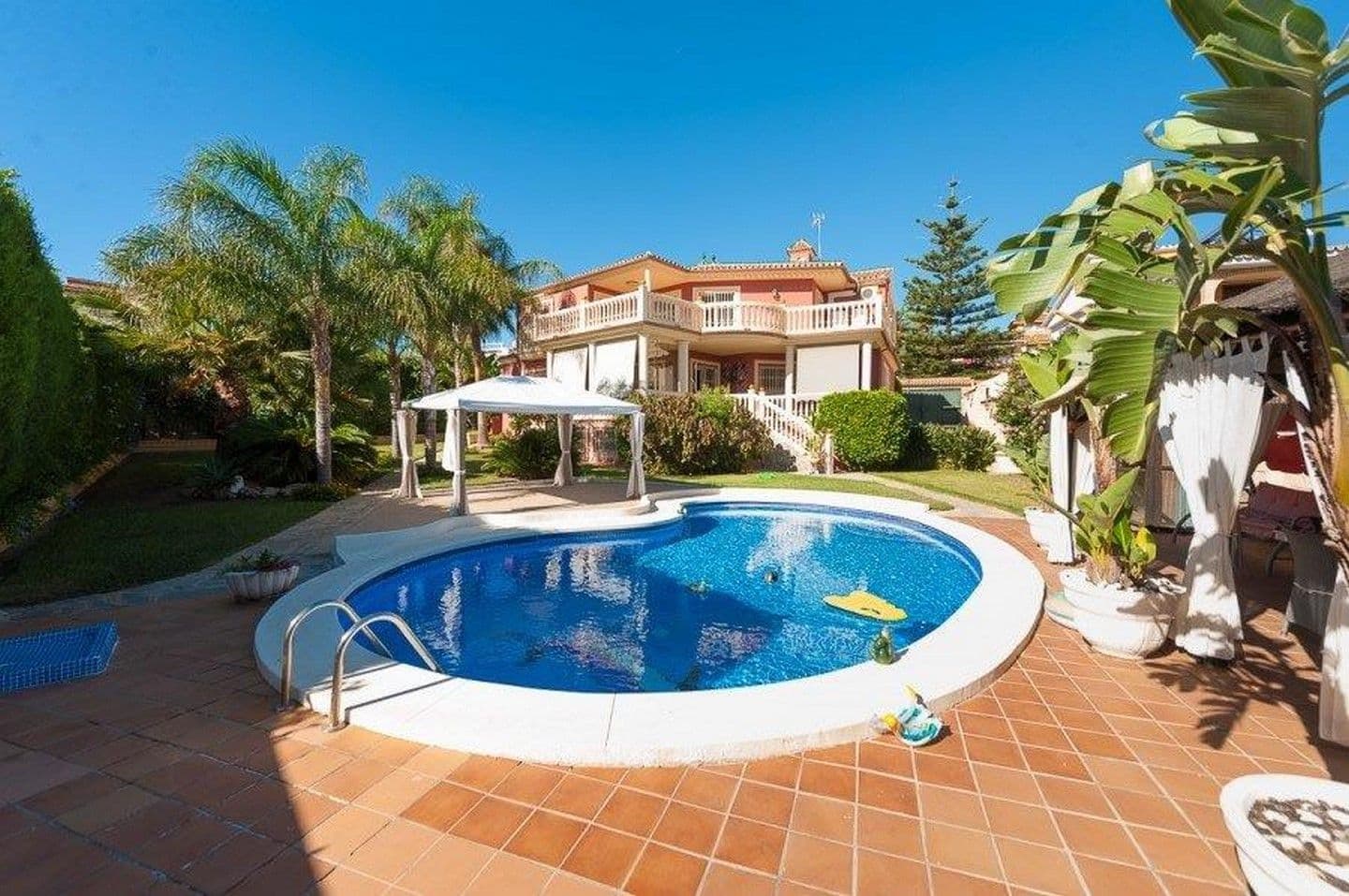 Detached Villa in Playamar, Torremolinos