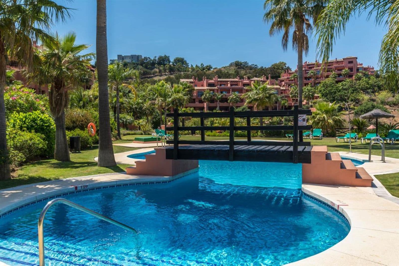 Ground Floor Apartment in La Mairena, Marbella East