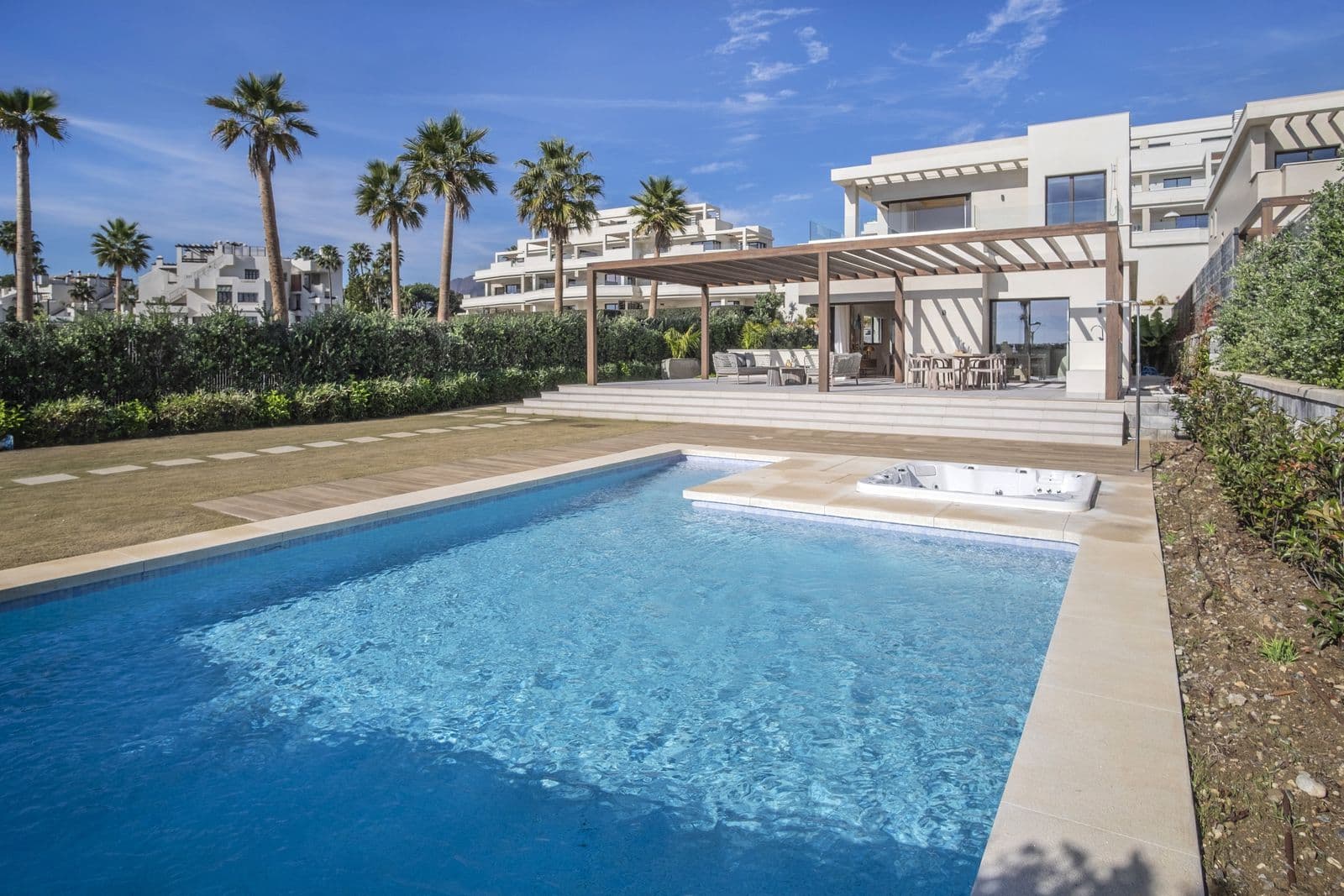Detached Villa in New Golden Mile, Estepona
