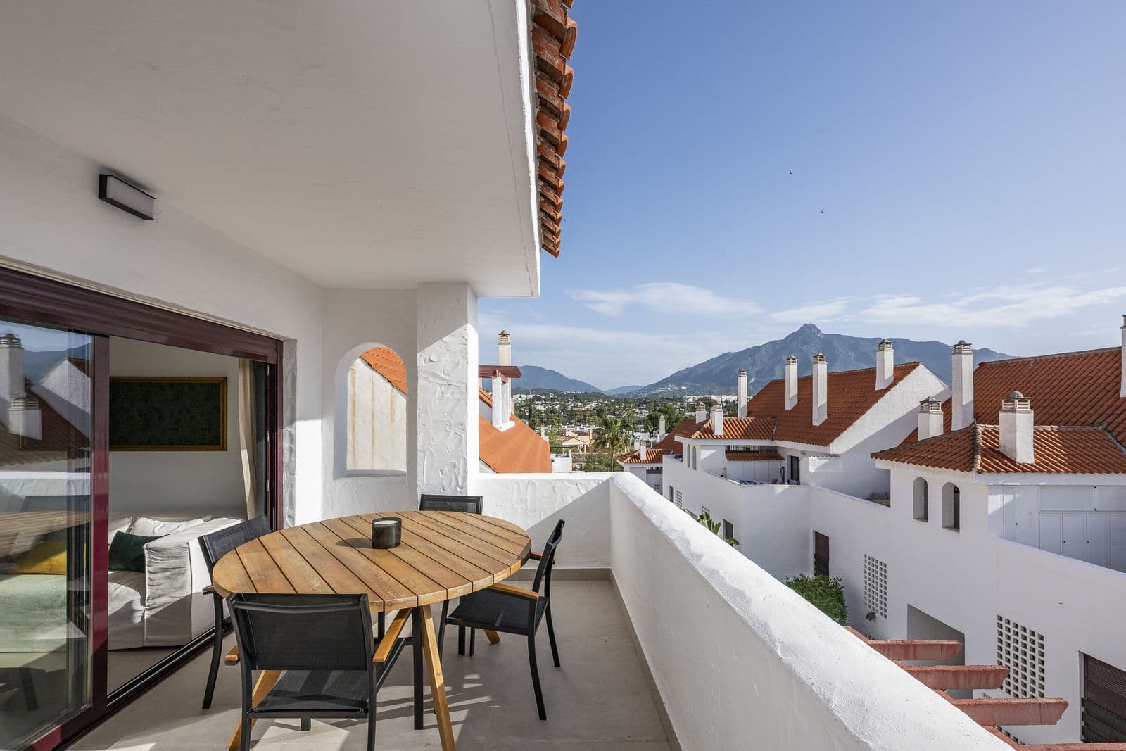 Middle Floor Apartment in Nueva Andalucía, Nueva Andalucía