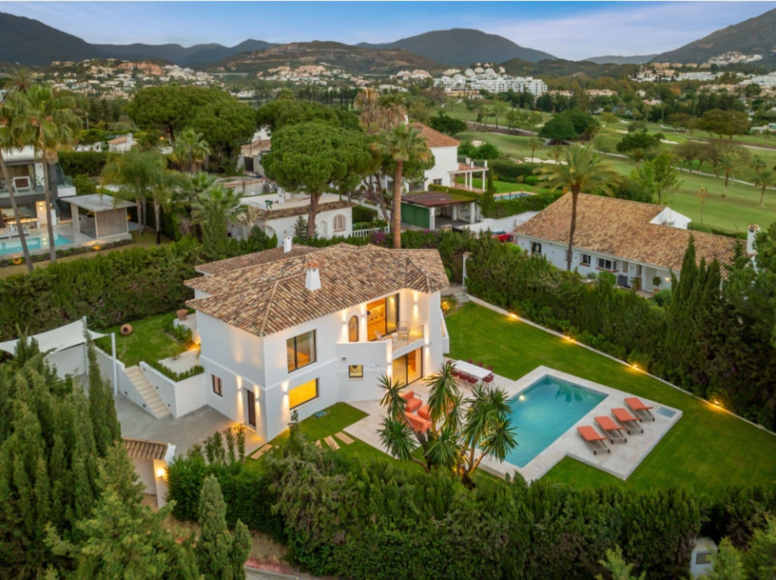 Detached Villa in Nueva Andalucía, Nueva Andalucía