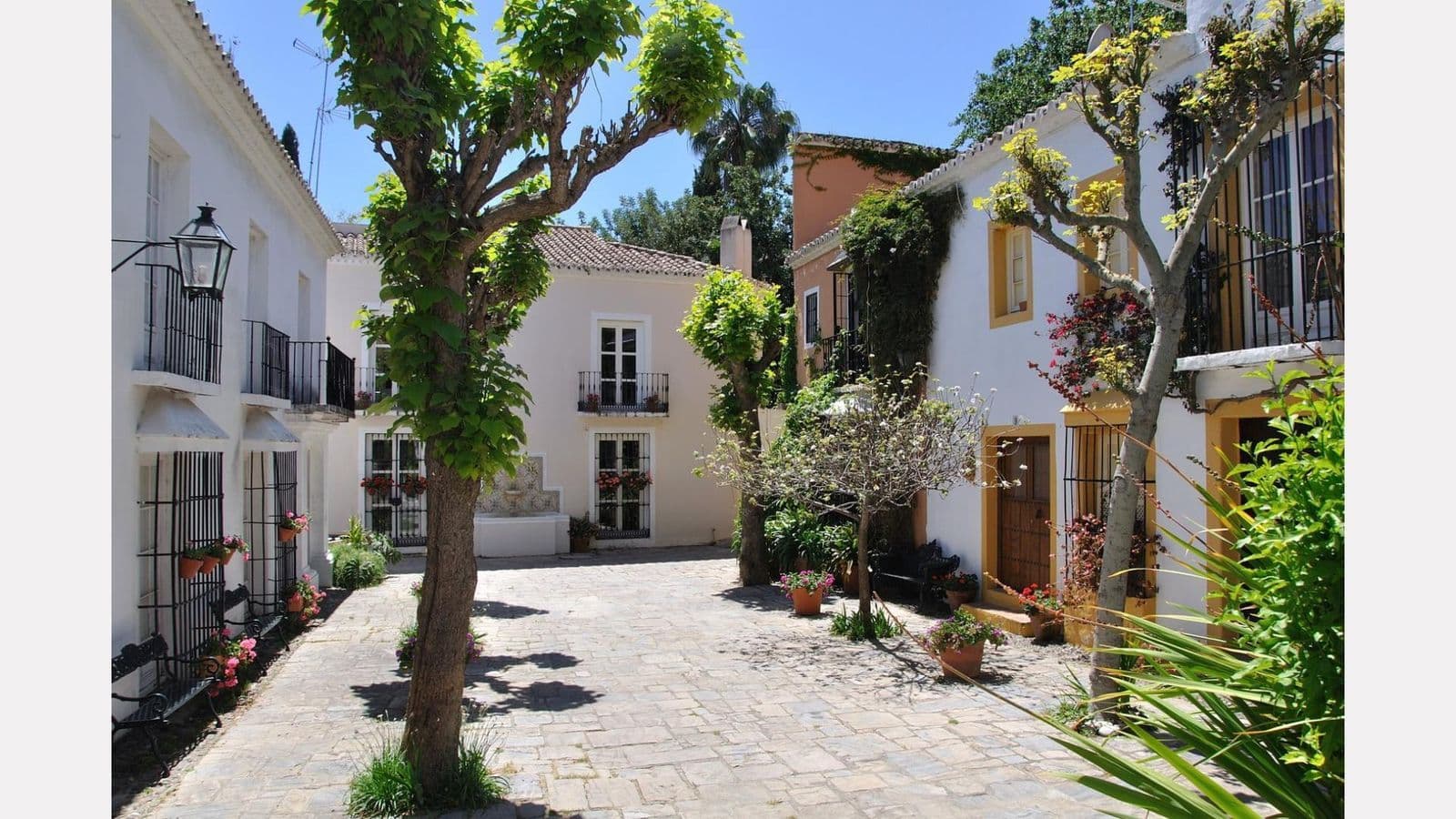 Townhouse in The Golden Mile, Marbella