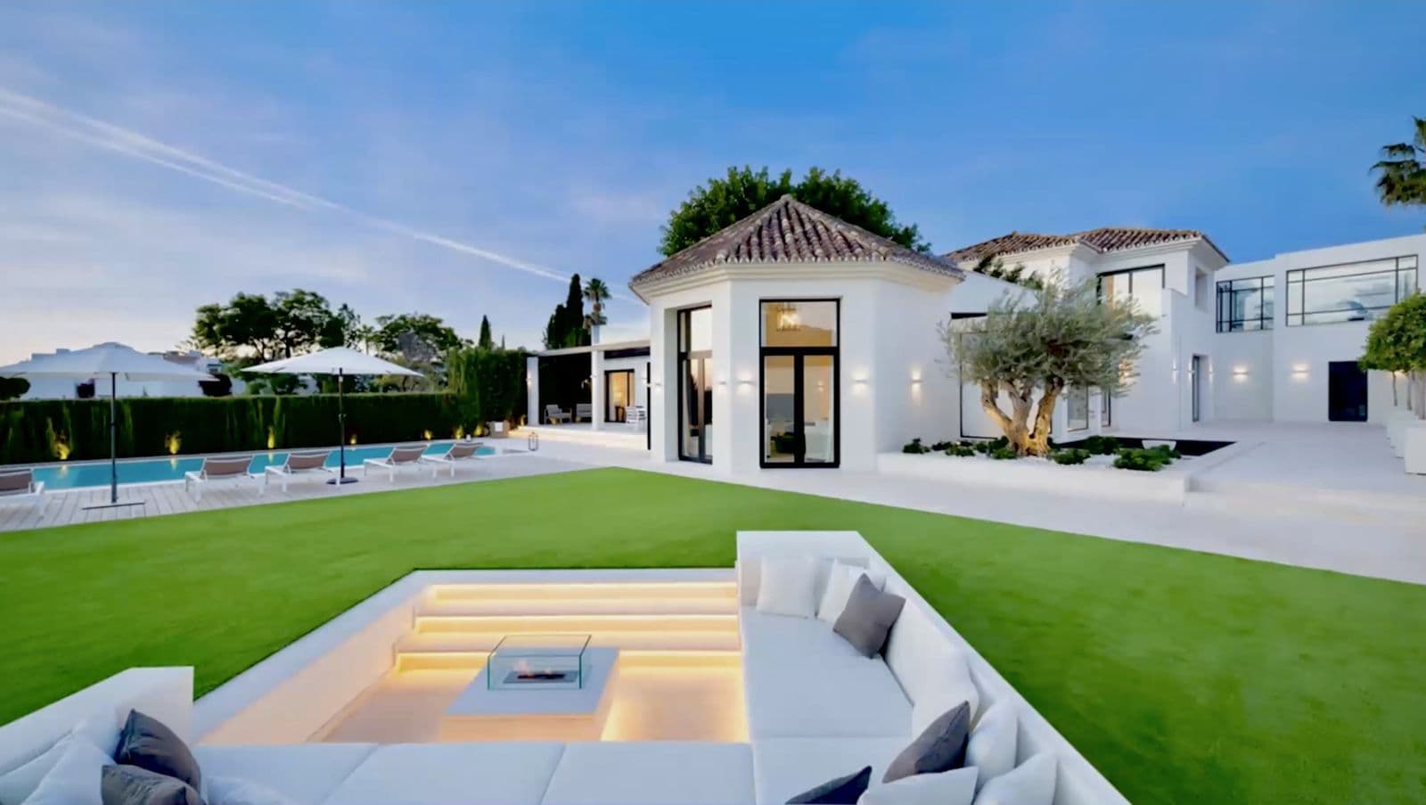 Detached Villa in Aloha, Nueva Andalucía