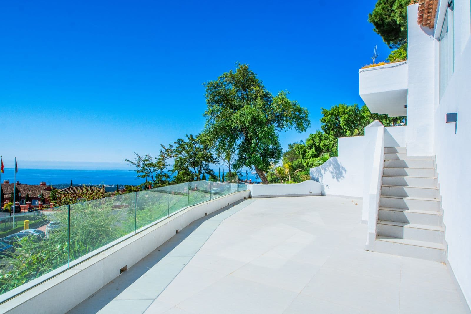 Middle Floor Apartment in La Mairena, Marbella East