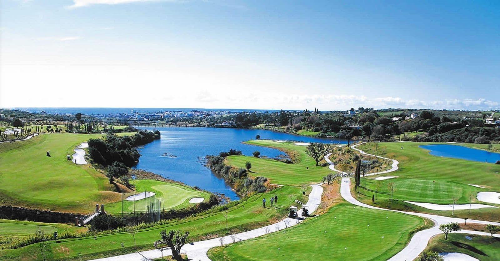 Middle Floor Apartment in Los Flamingos, Estepona