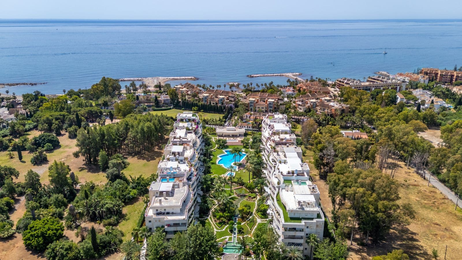Middle Floor Apartment in Puerto Banús, Marbella