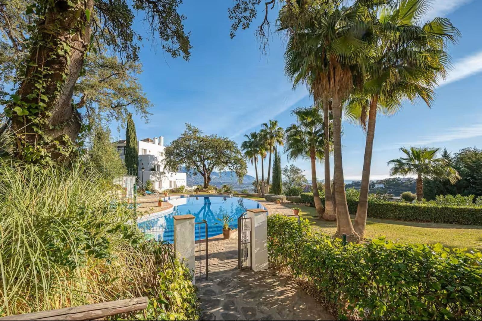 Ground Floor Apartment in La Mairena, Marbella East