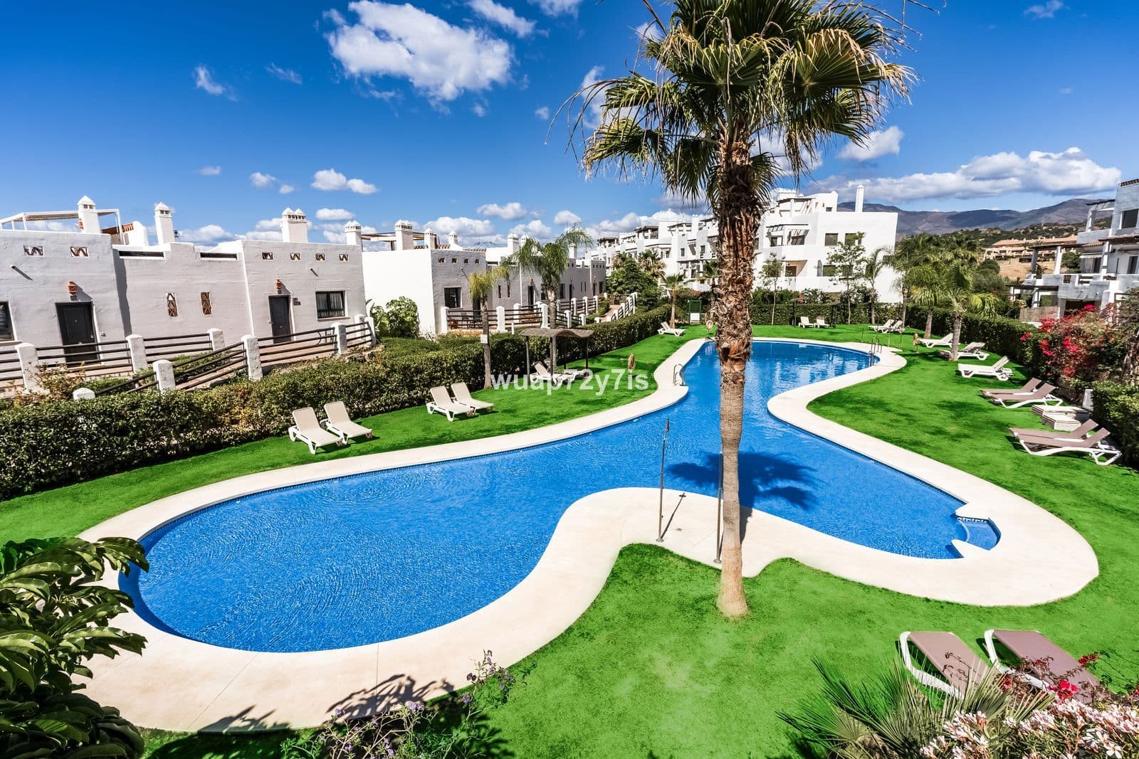 Middle Floor Apartment in Selwo, Estepona