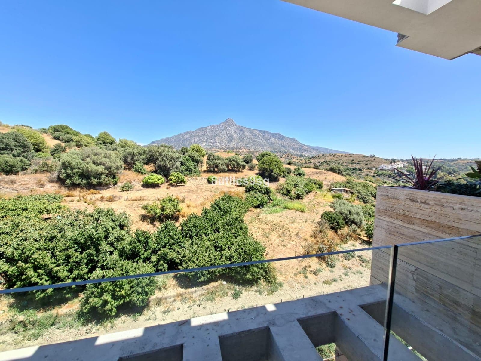 Middle Floor Apartment in Aloha, Nueva Andalucía