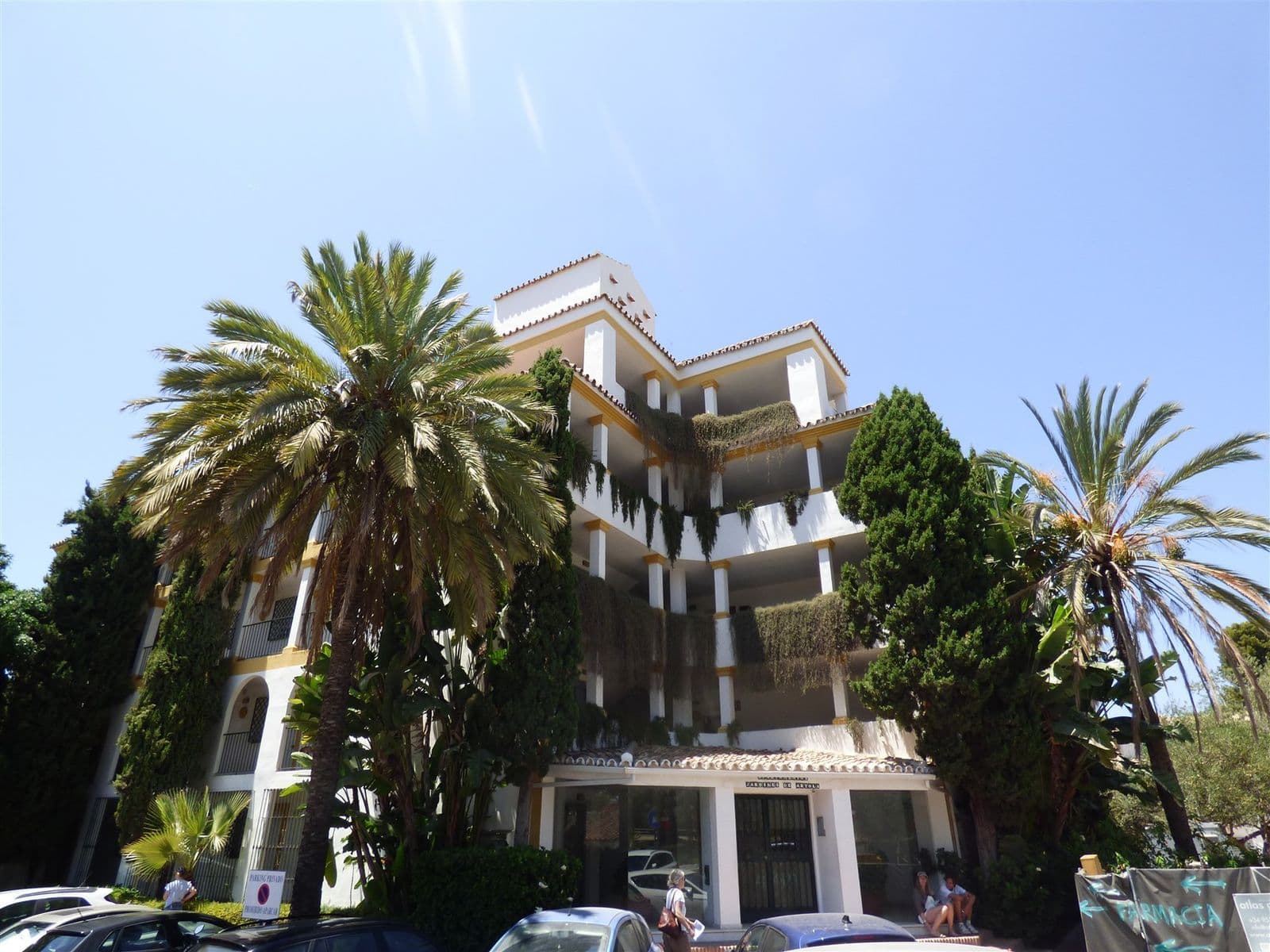 Middle Floor Apartment in Artola, Marbella East