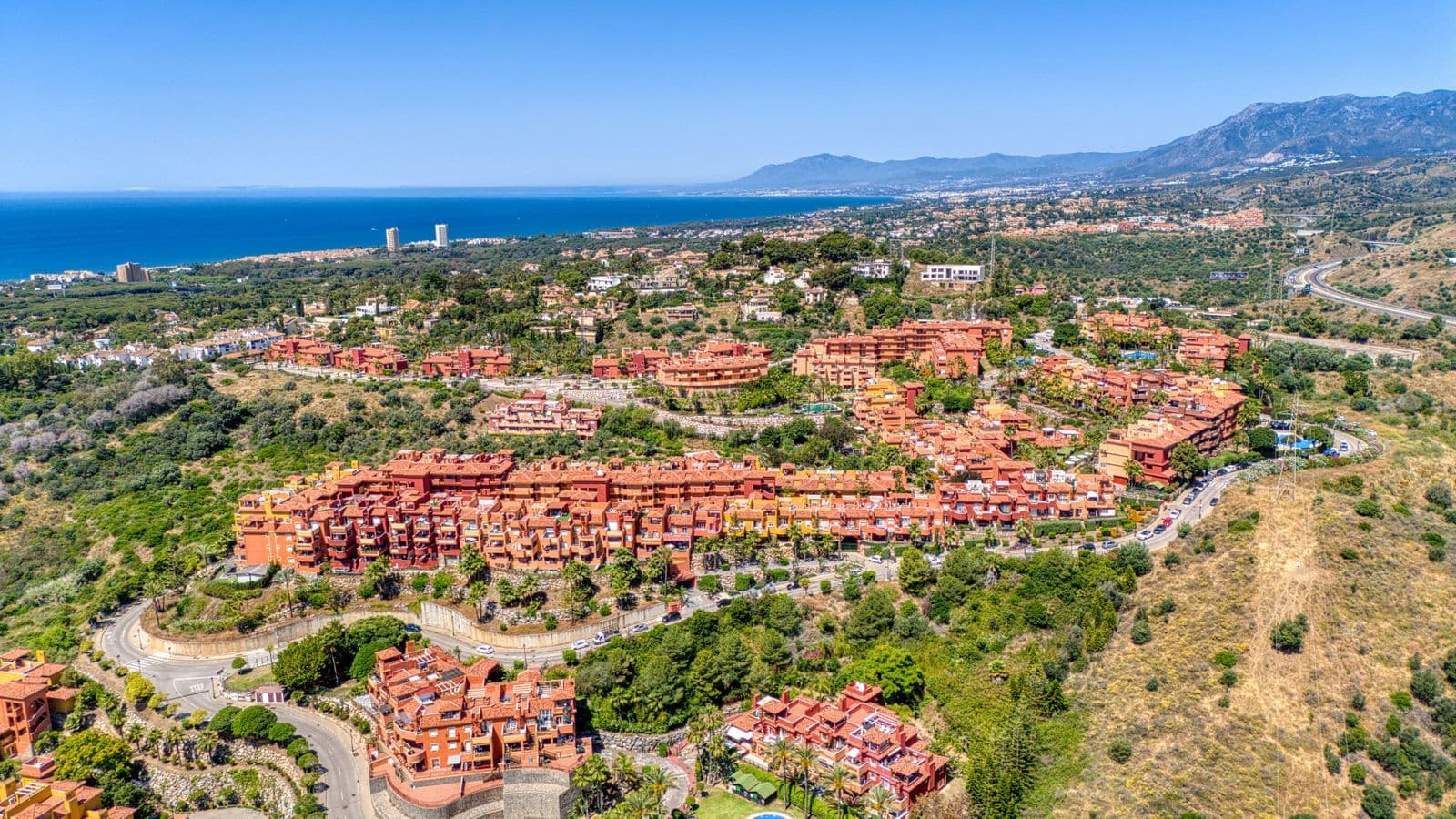 Middle Floor Apartment in Reserva de Marbella, Marbella East