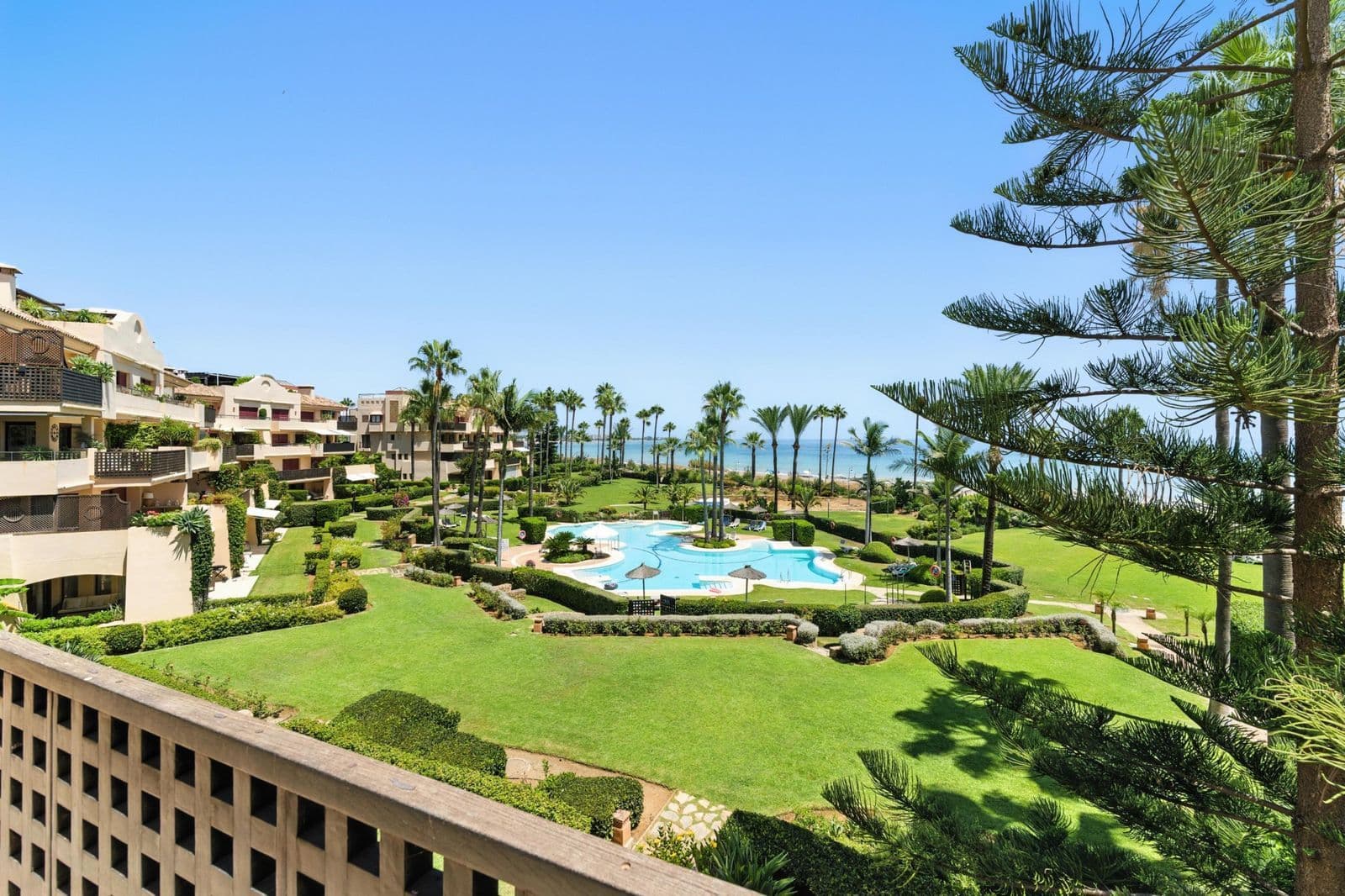 Middle Floor Apartment in Costalita, Estepona