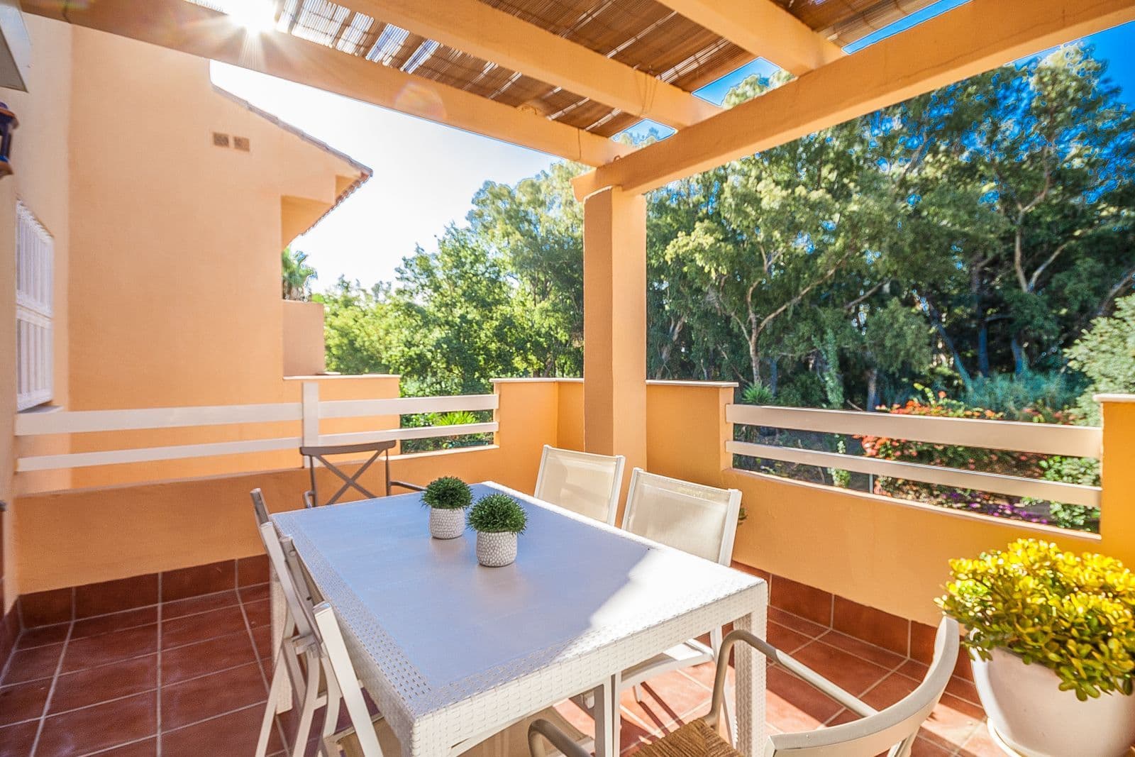 Middle Floor Apartment in Cabopino, Marbella East