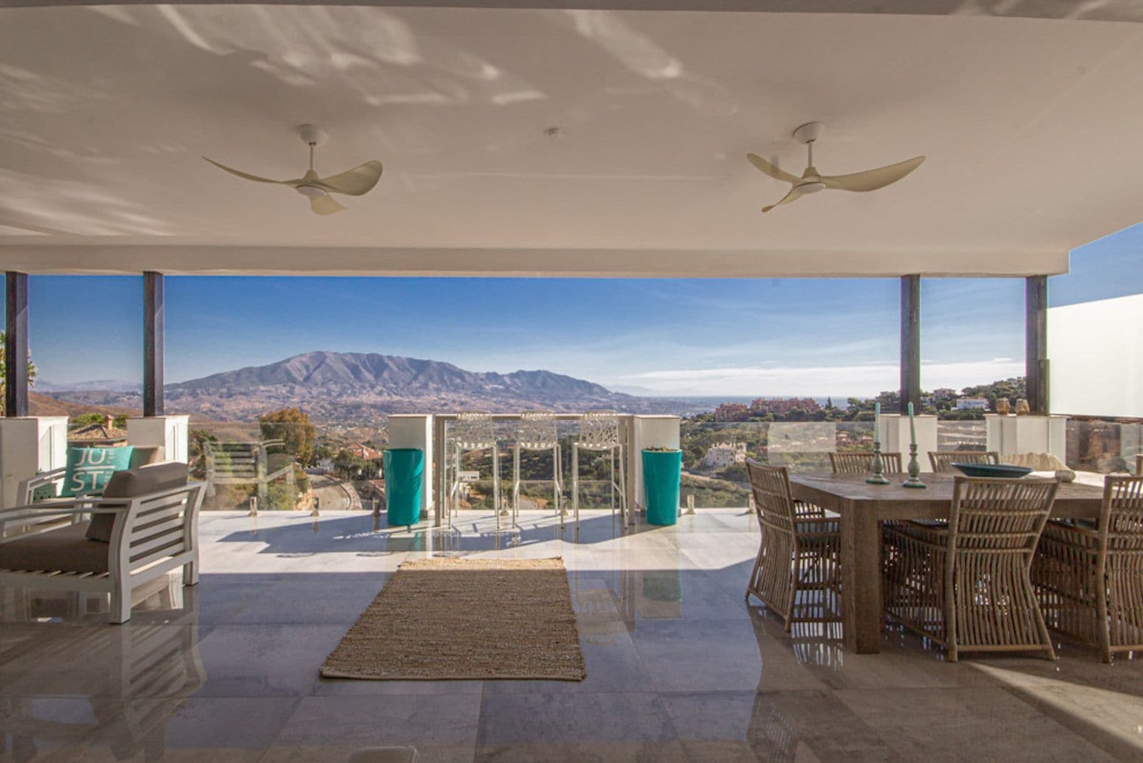 Detached Villa in La Mairena, Marbella East