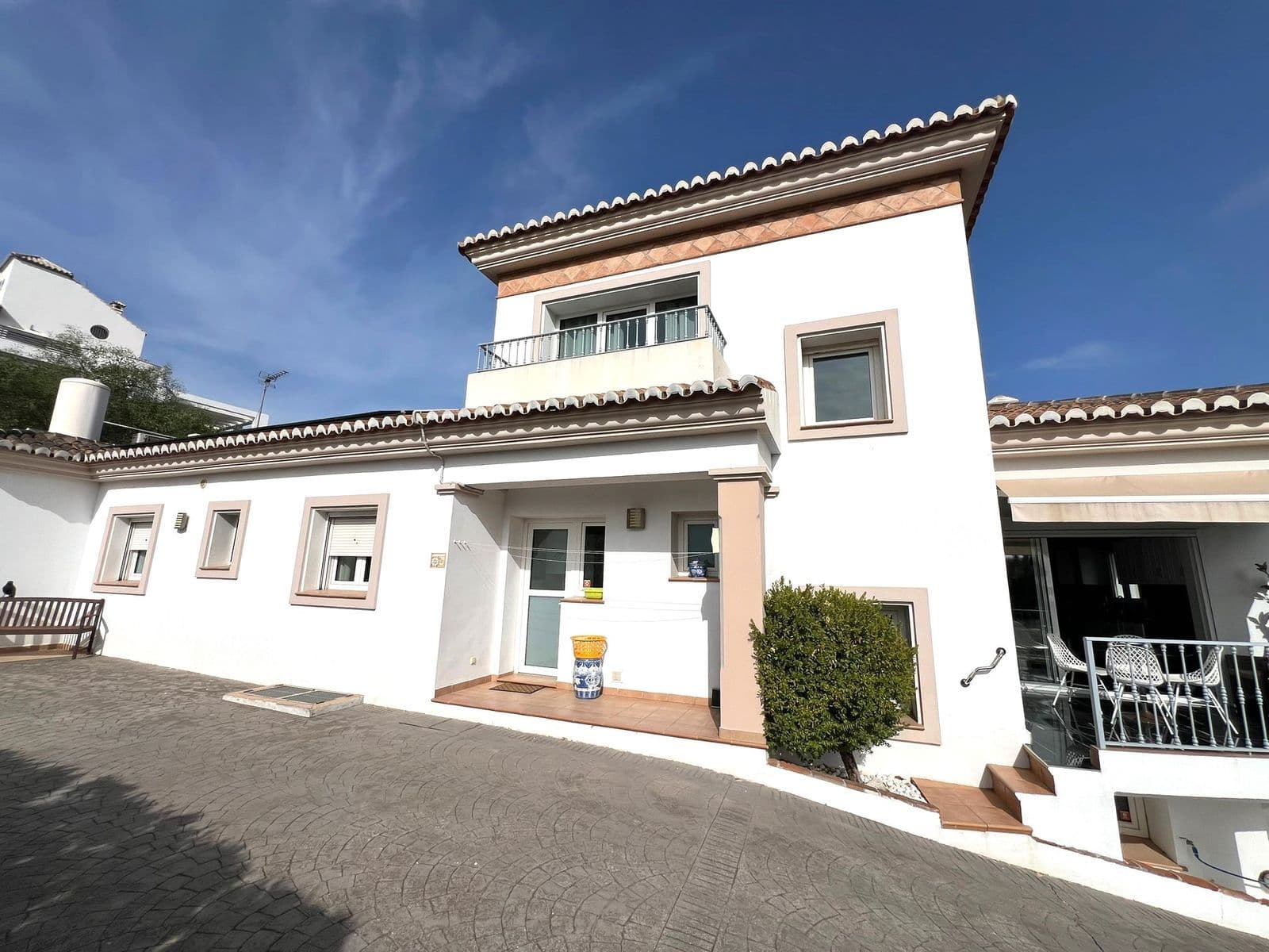 Detached Villa in Sierrezuela, Mijas