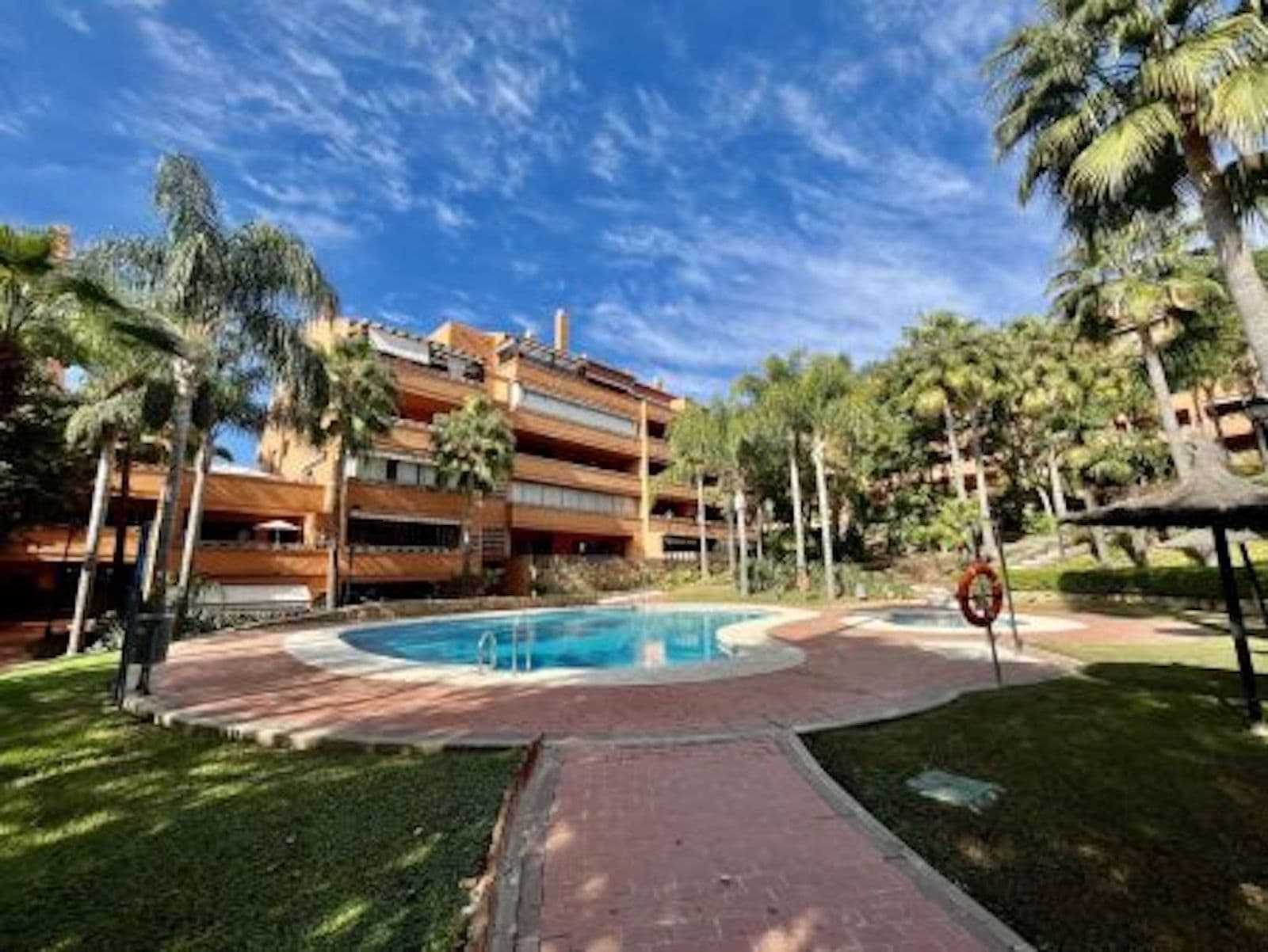 Middle Floor Apartment in The Golden Mile, Marbella