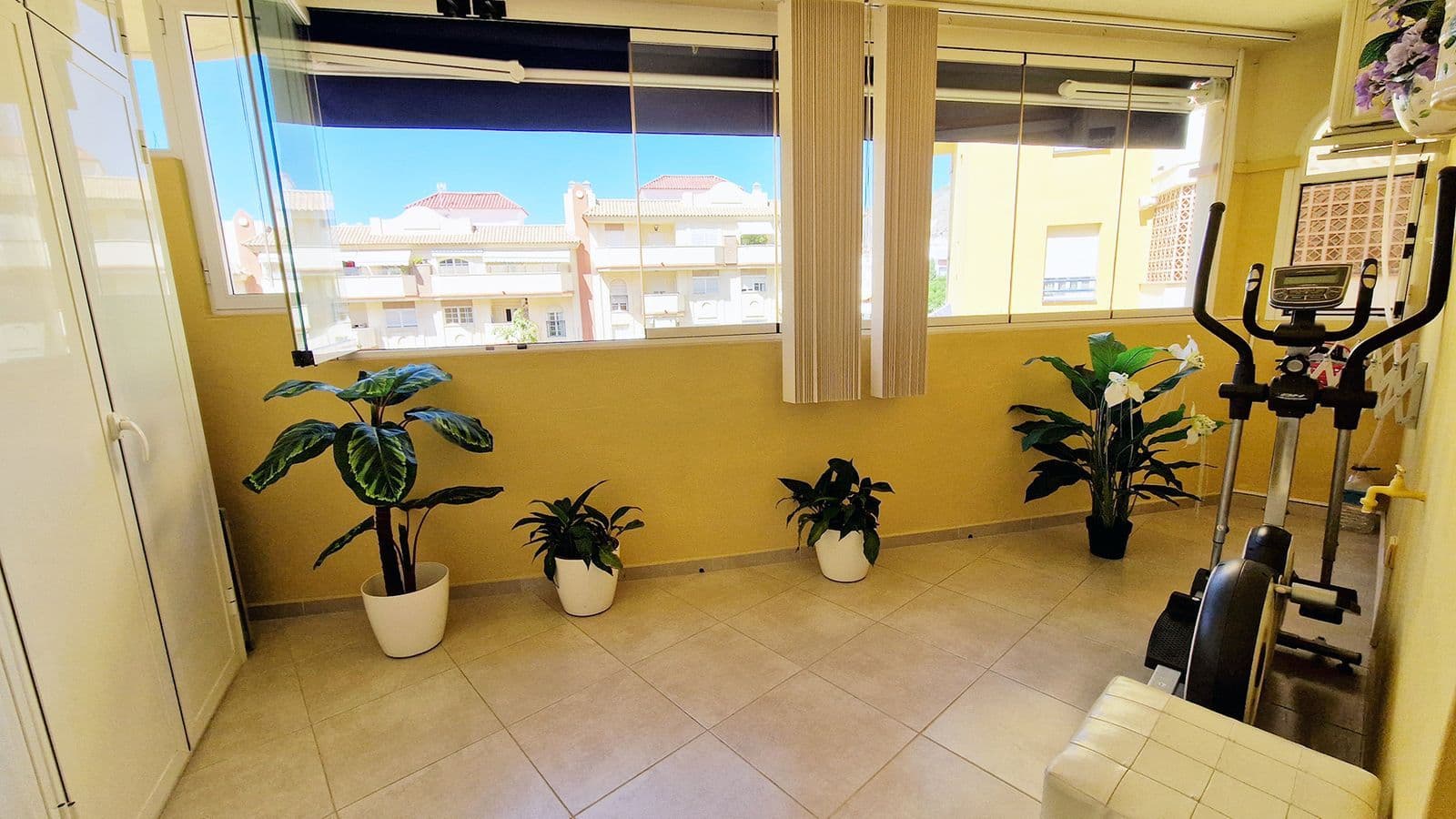Middle Floor Apartment in Benalmadena, Benalmádena