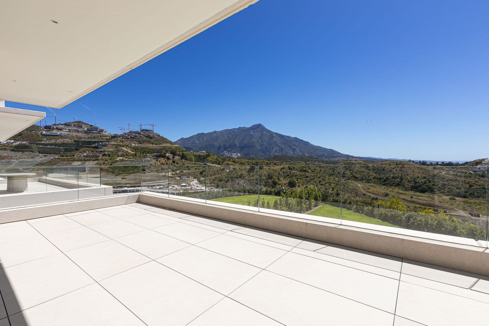 Middle Floor Apartment in Benahavís, Benahavís
