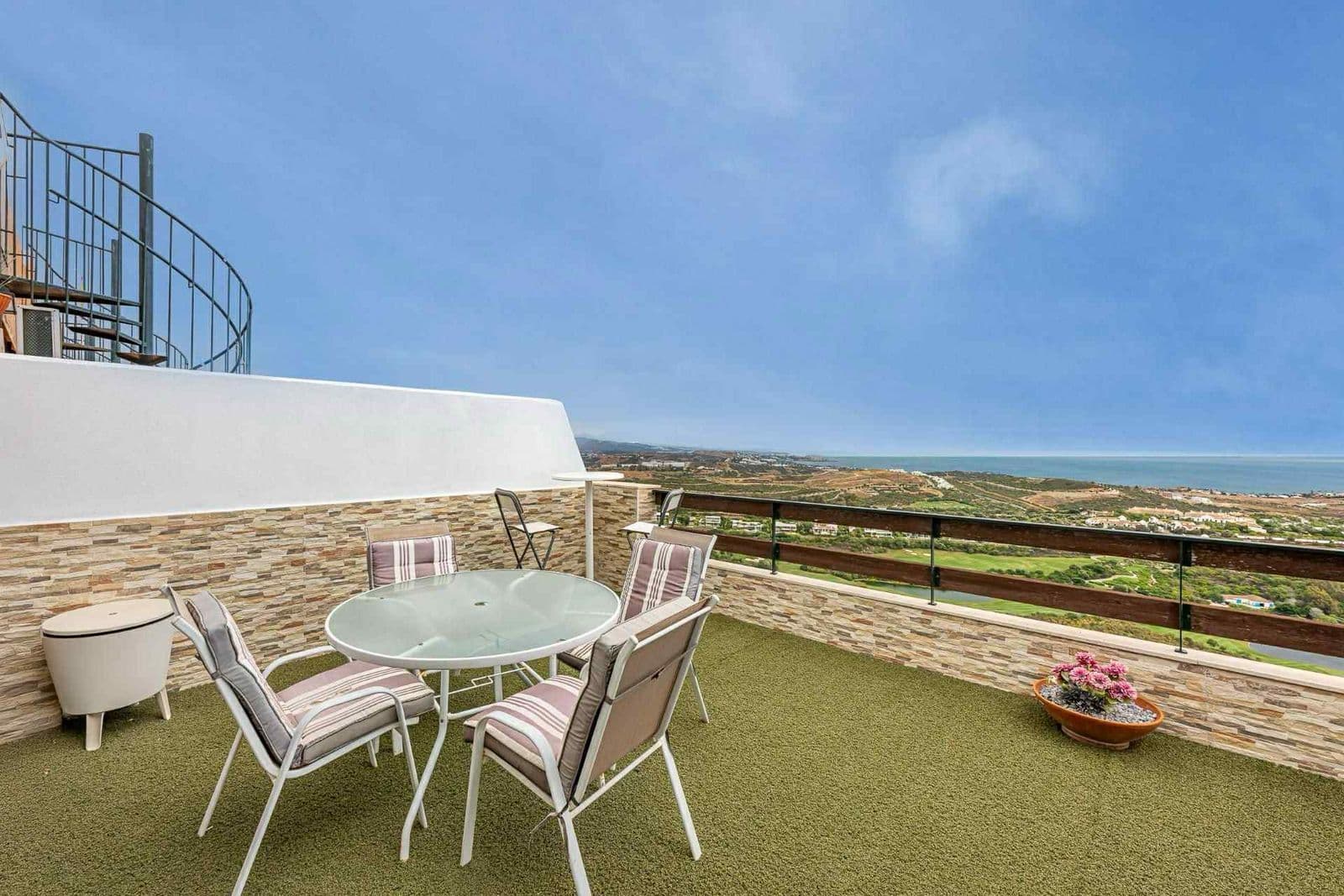 Top Floor Apartment in Casares, Casares