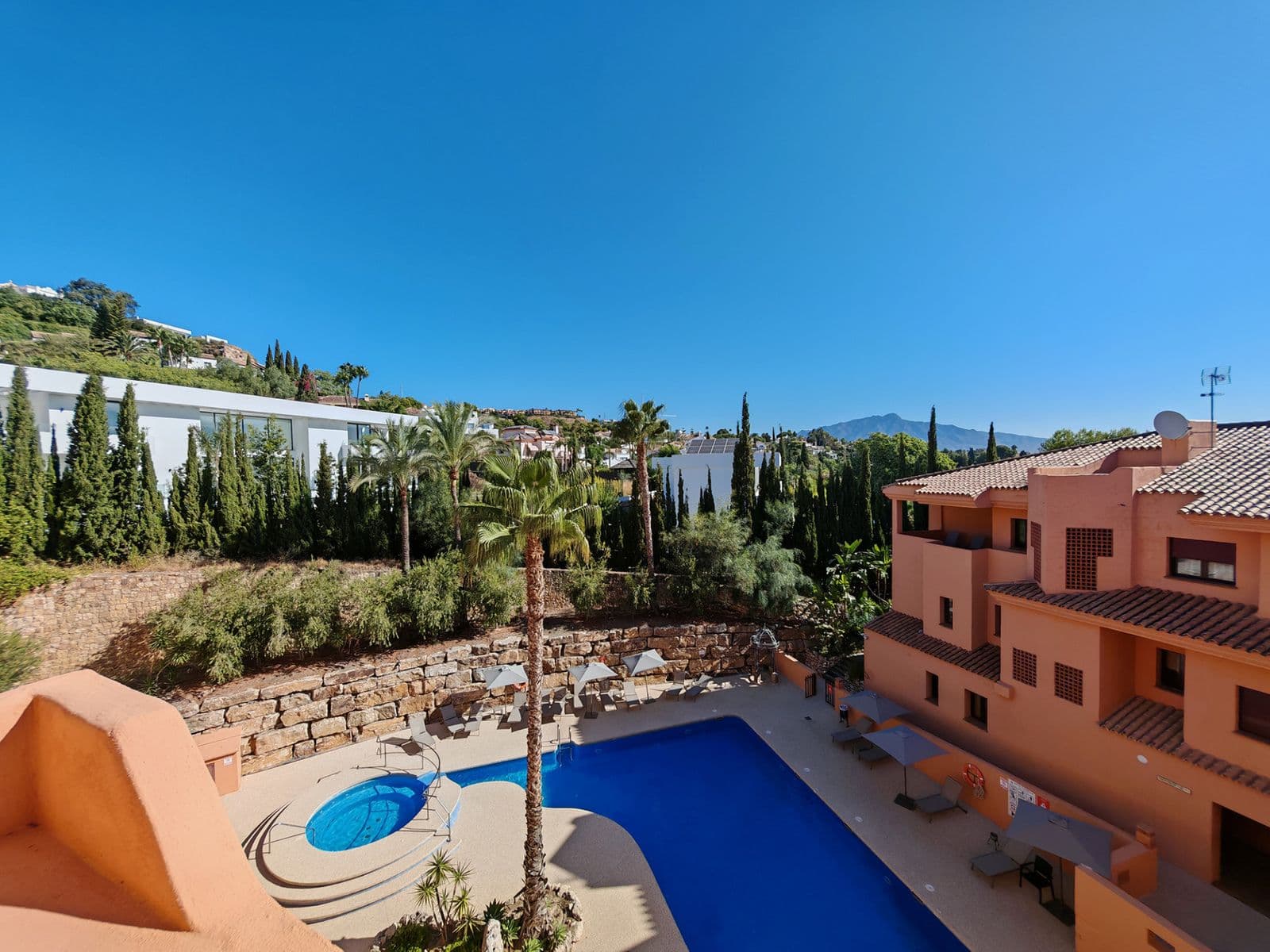 Middle Floor Apartment in Benahavís, Benahavís