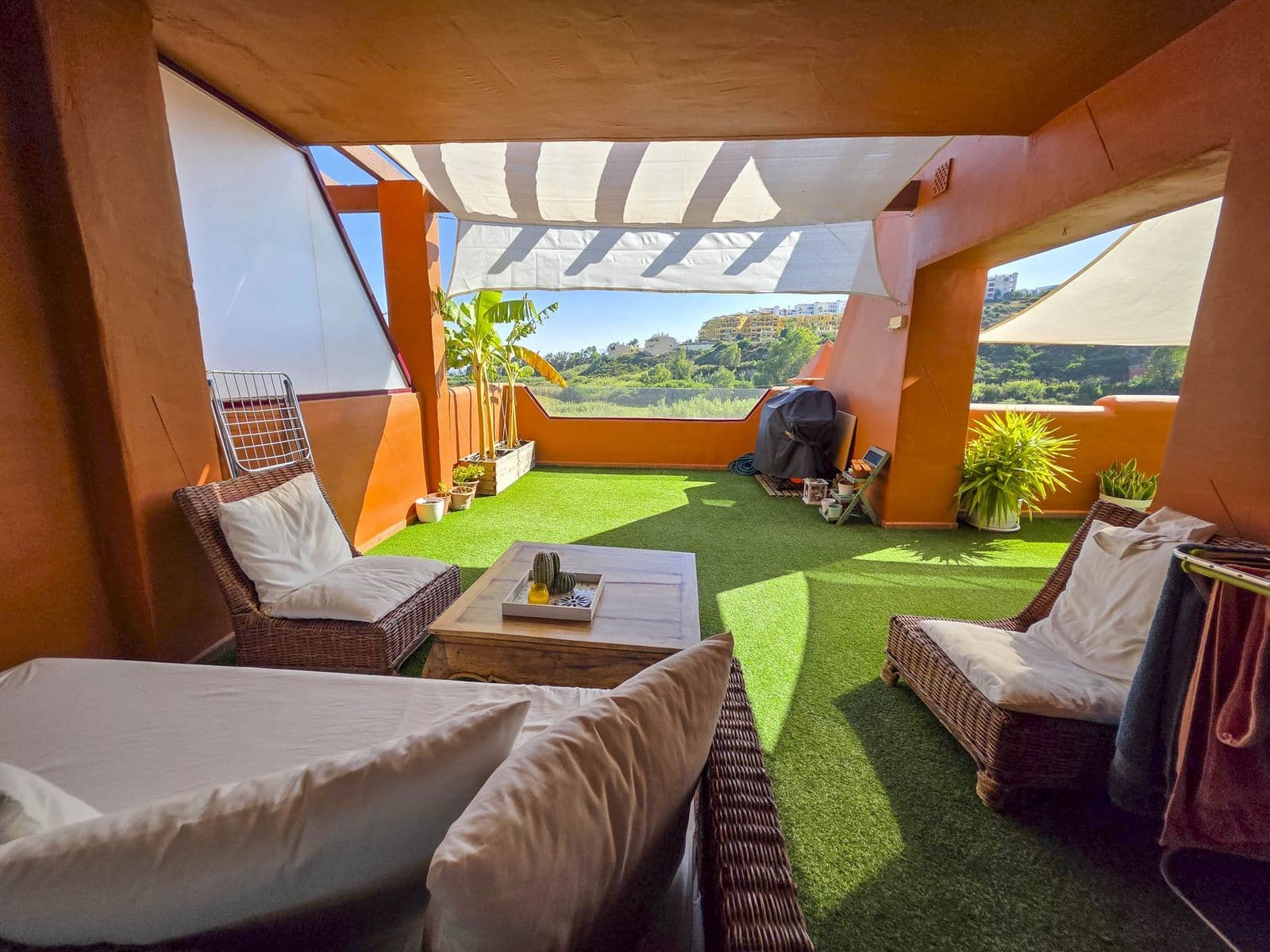 Middle Floor Apartment in La Duquesa, Manilva