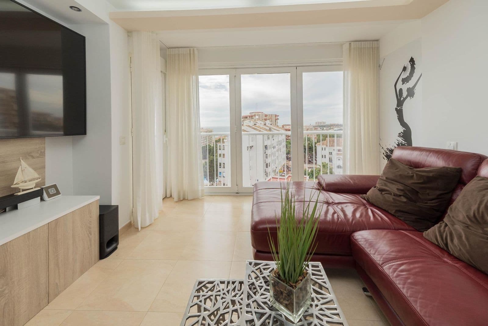 Middle Floor Apartment in Benalmadena Costa, Benalmádena