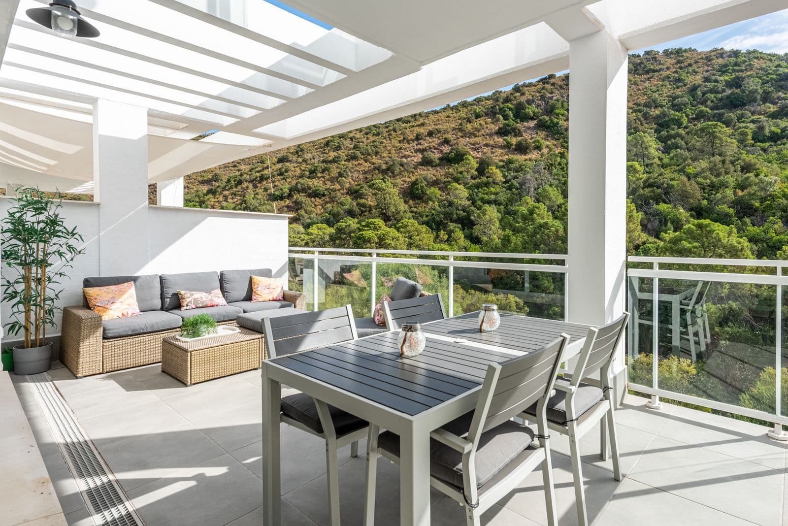 Middle Floor Apartment in Benahavís, Benahavís