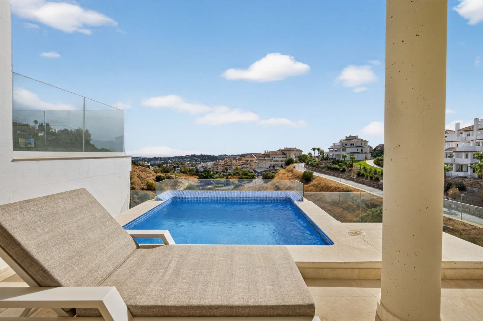 Middle Floor Apartment in Nueva Andalucía, Nueva Andalucía