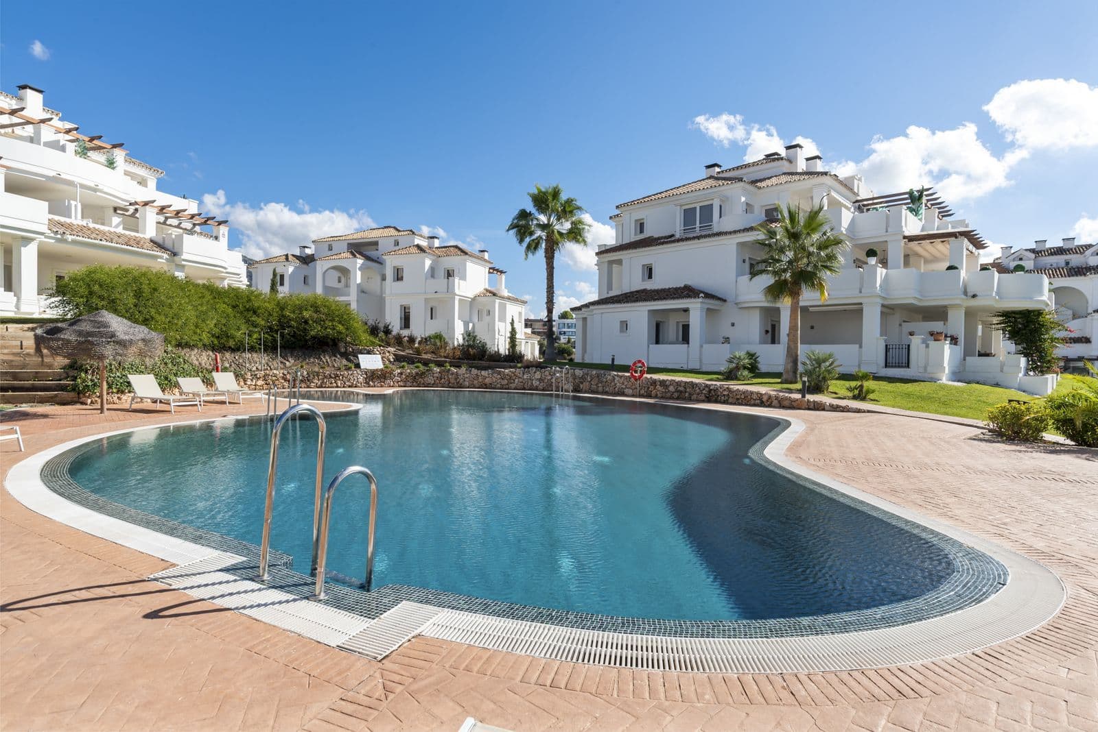 Middle Floor Apartment in Aloha, Nueva Andalucía