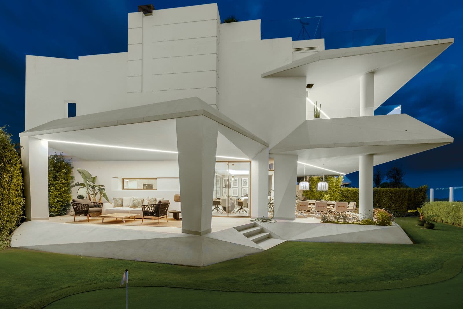 Semi-Detached House in Nueva Andalucía, Nueva Andalucía