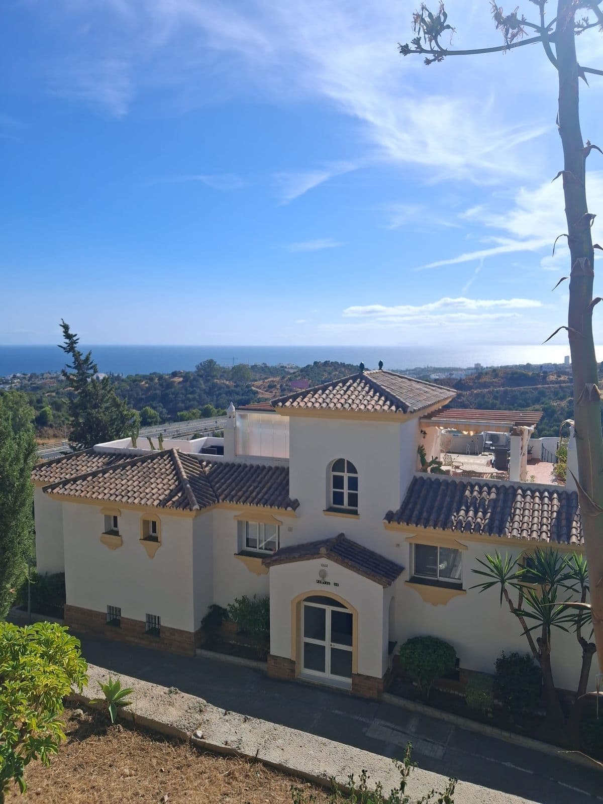 Middle Floor Apartment in Calahonda, Mijas