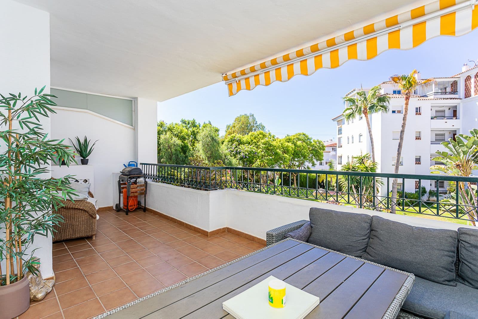 Middle Floor Apartment in Calahonda, Mijas