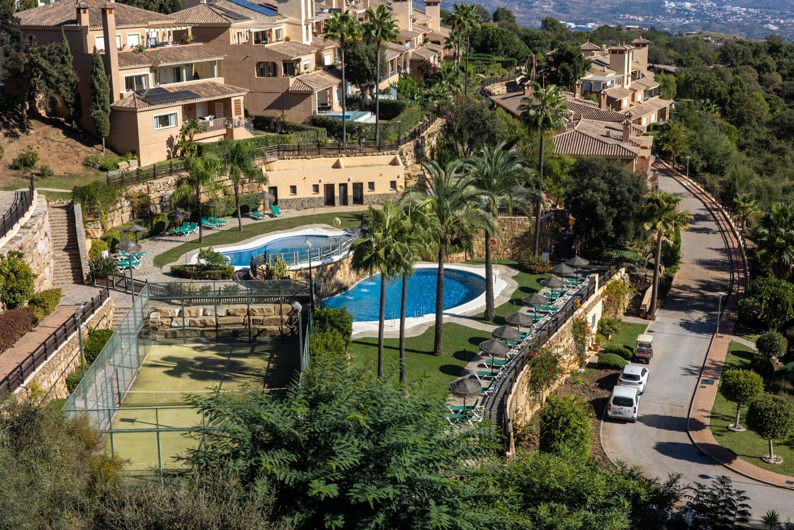 Penthouse in La Mairena, Marbella East