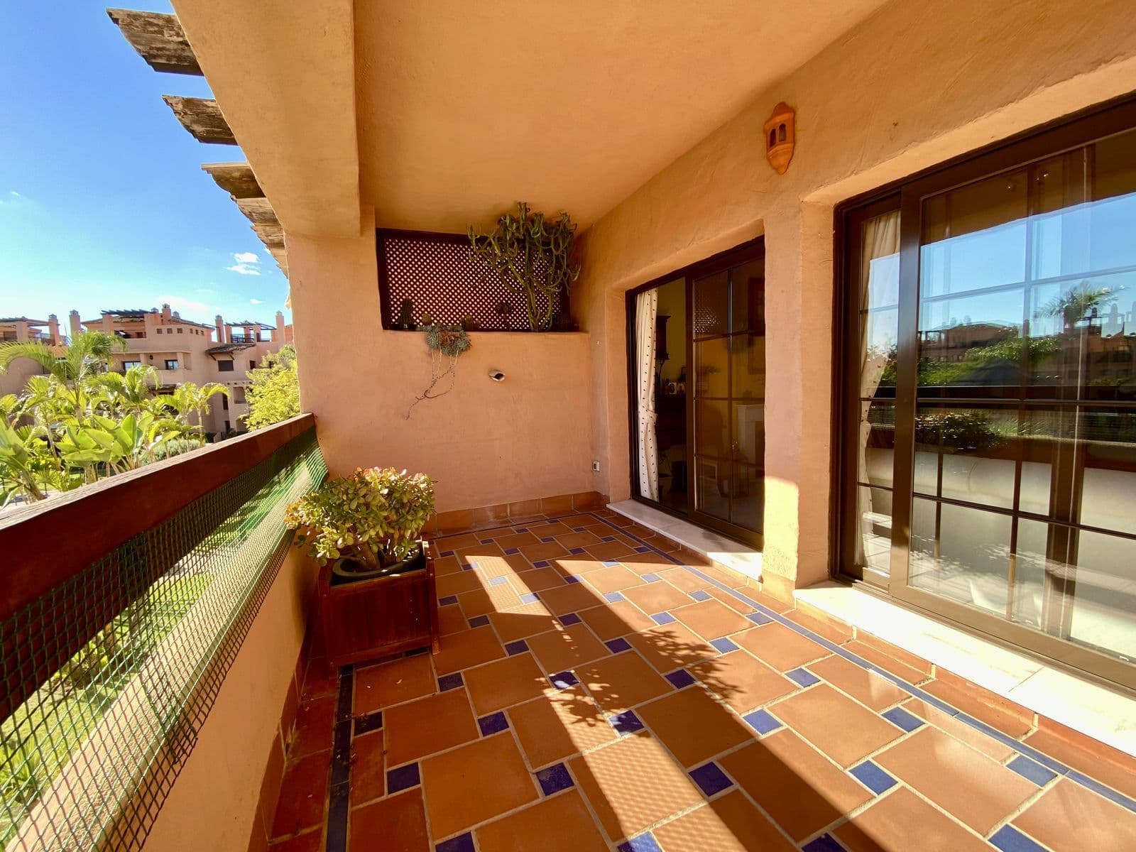 Middle Floor Apartment in Hacienda del Sol, Estepona