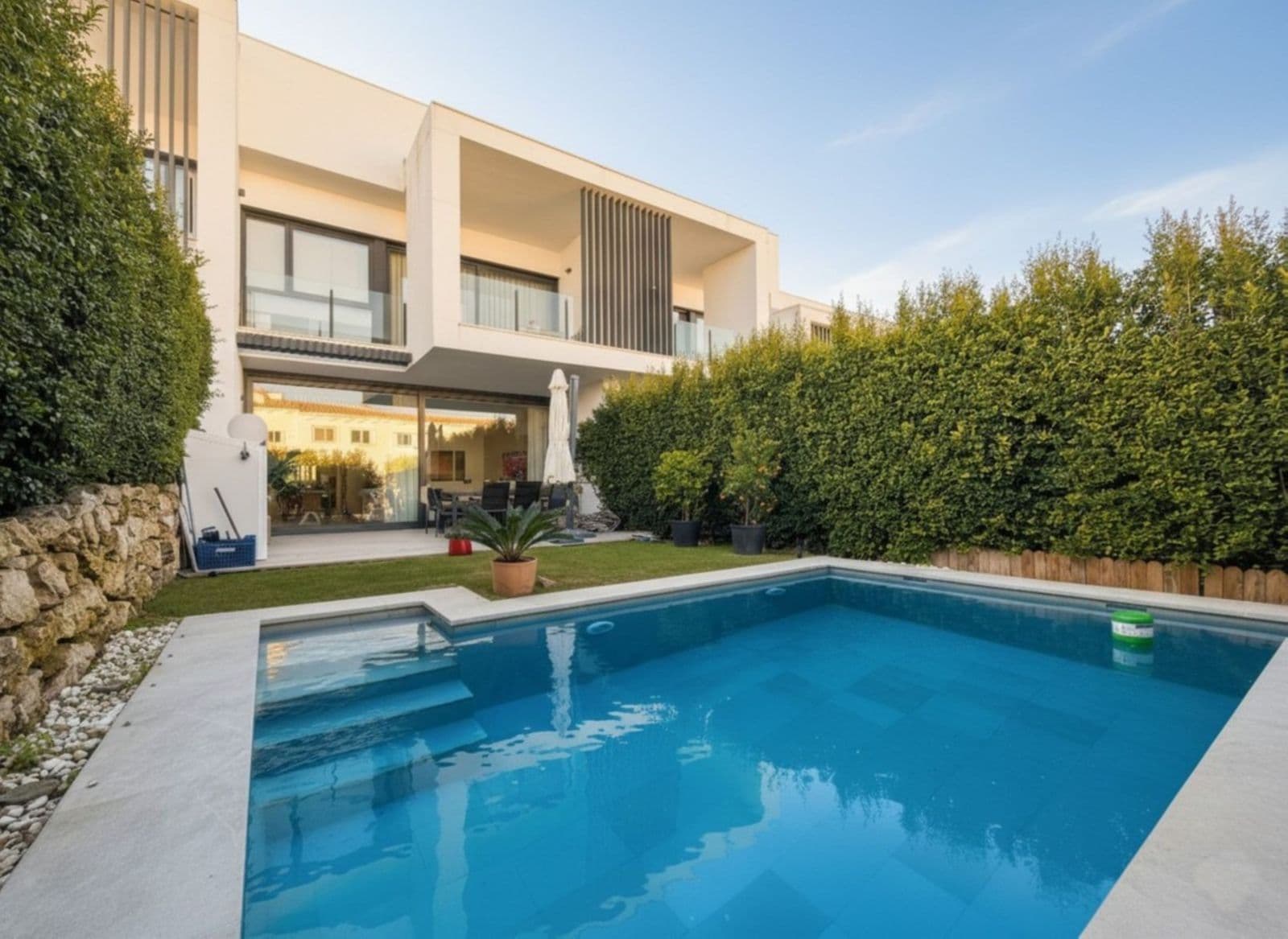 Townhouse in San Roque, San Roque