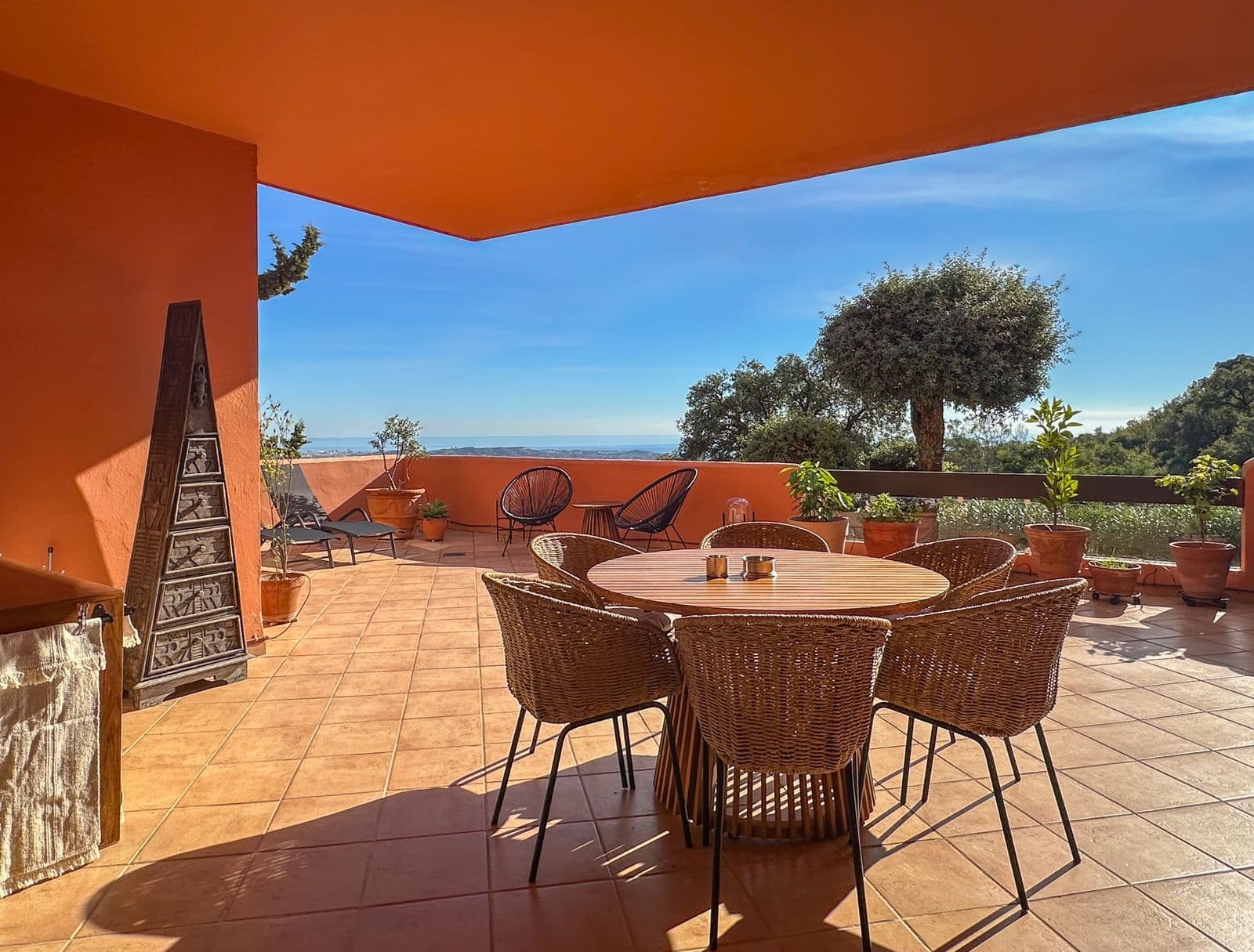 Middle Floor Apartment in La Mairena, Marbella East