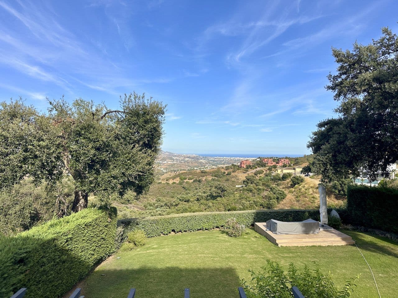 Middle Floor Apartment in La Mairena, Marbella East