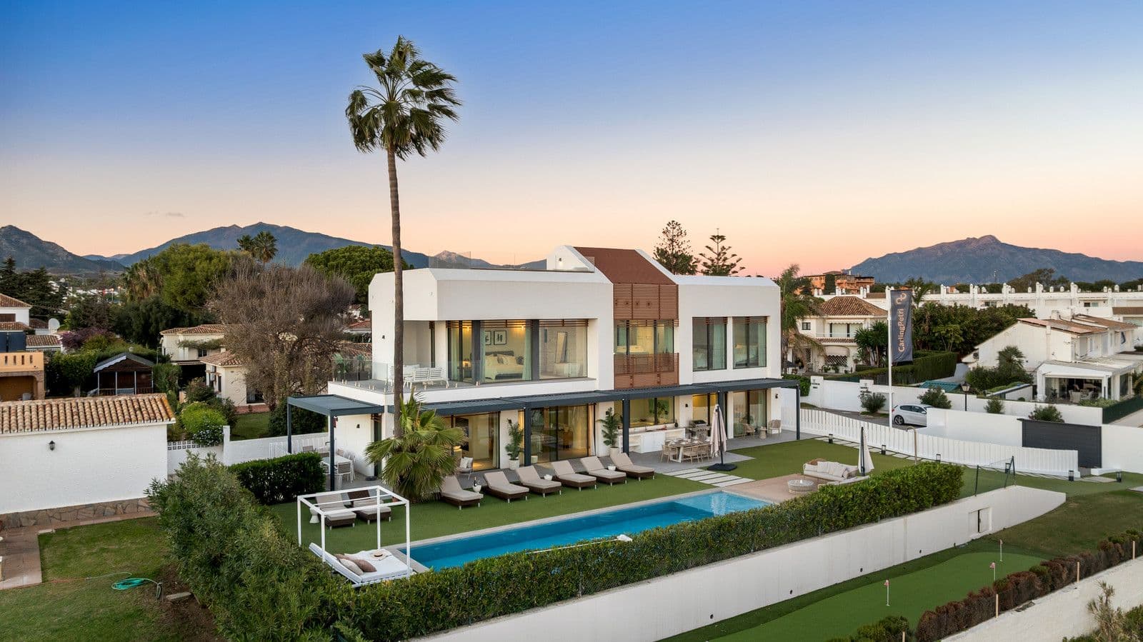 Detached Villa in New Golden Mile, Estepona