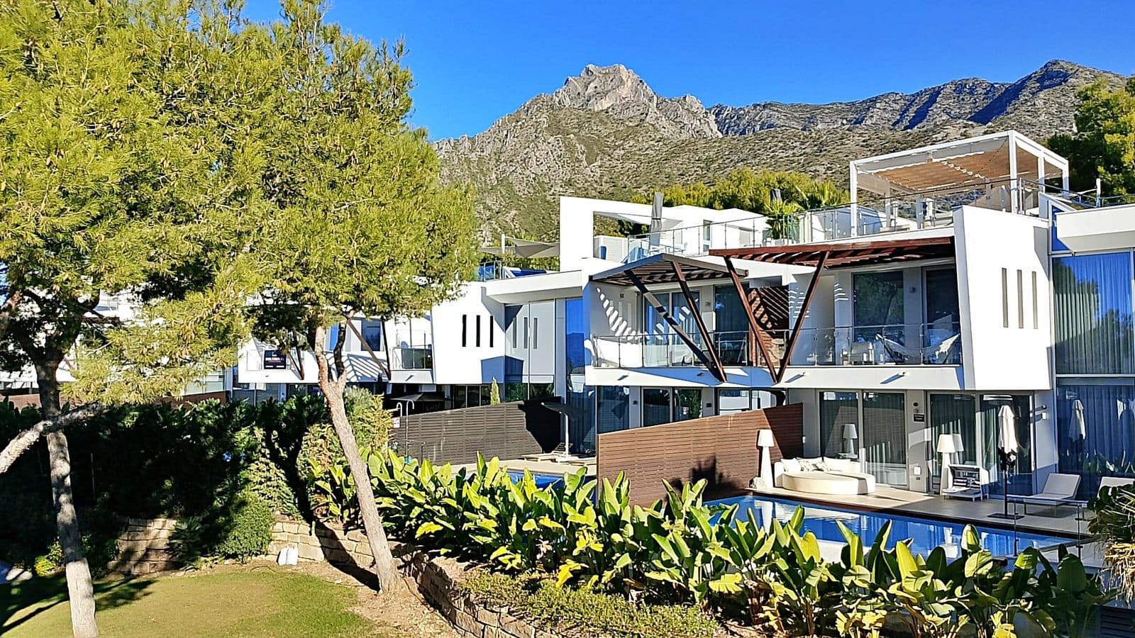 Semi-Detached House in Sierra Blanca, Marbella