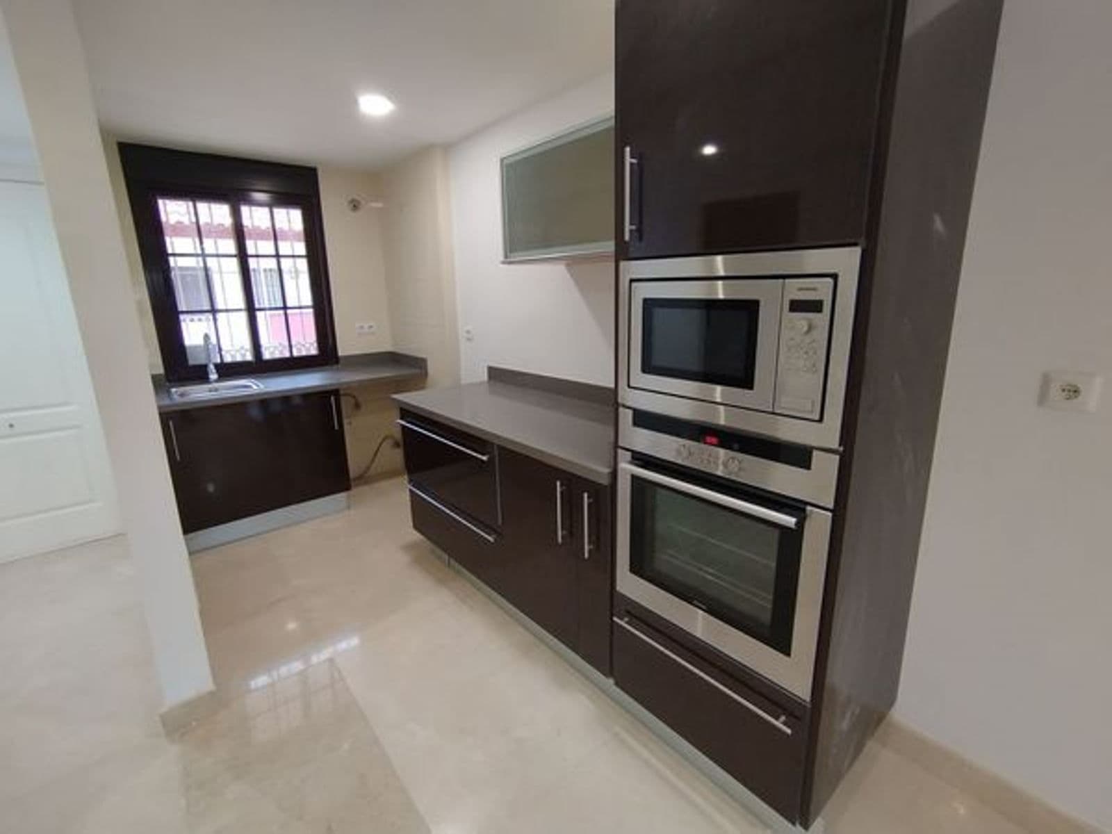 Middle Floor Apartment in Benalmadena Costa, Benalmádena